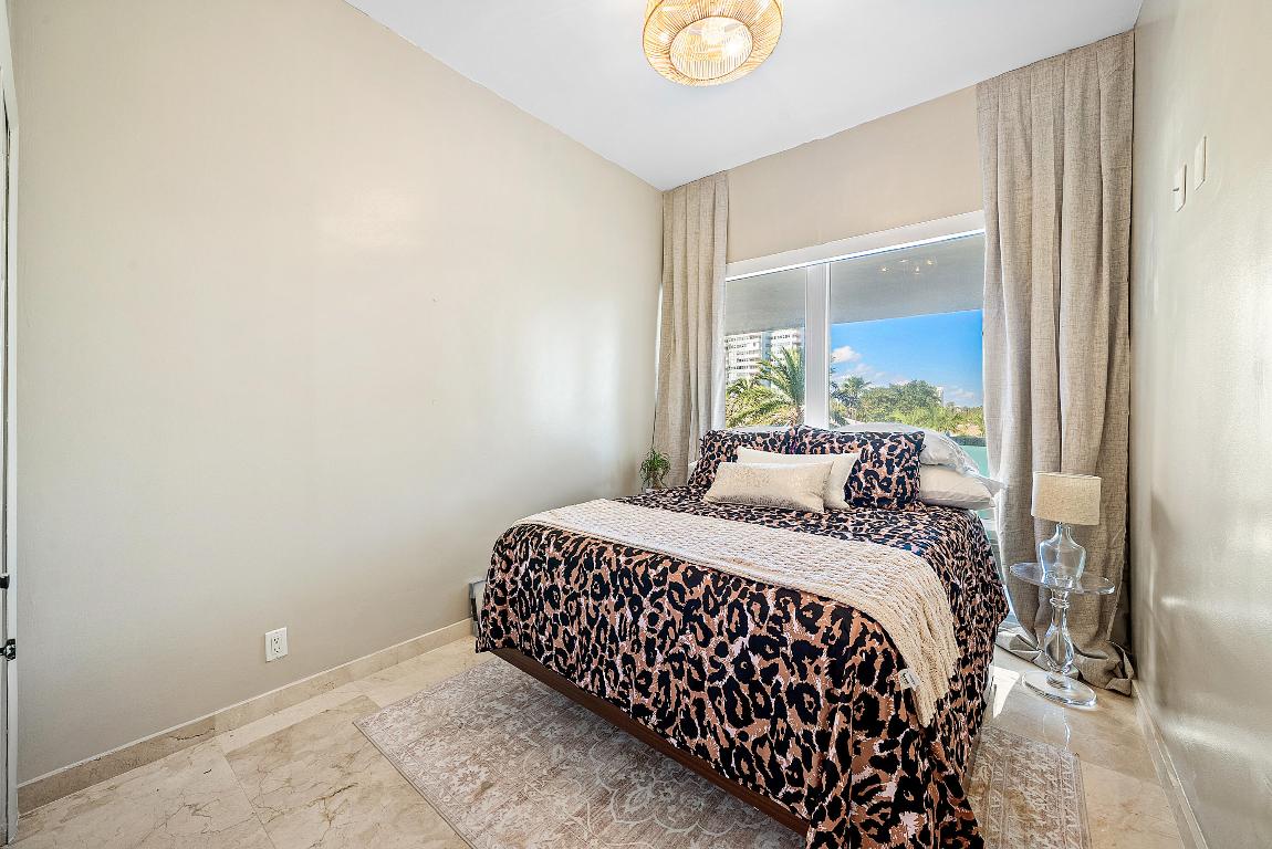 2100 S Ocean Lane 101