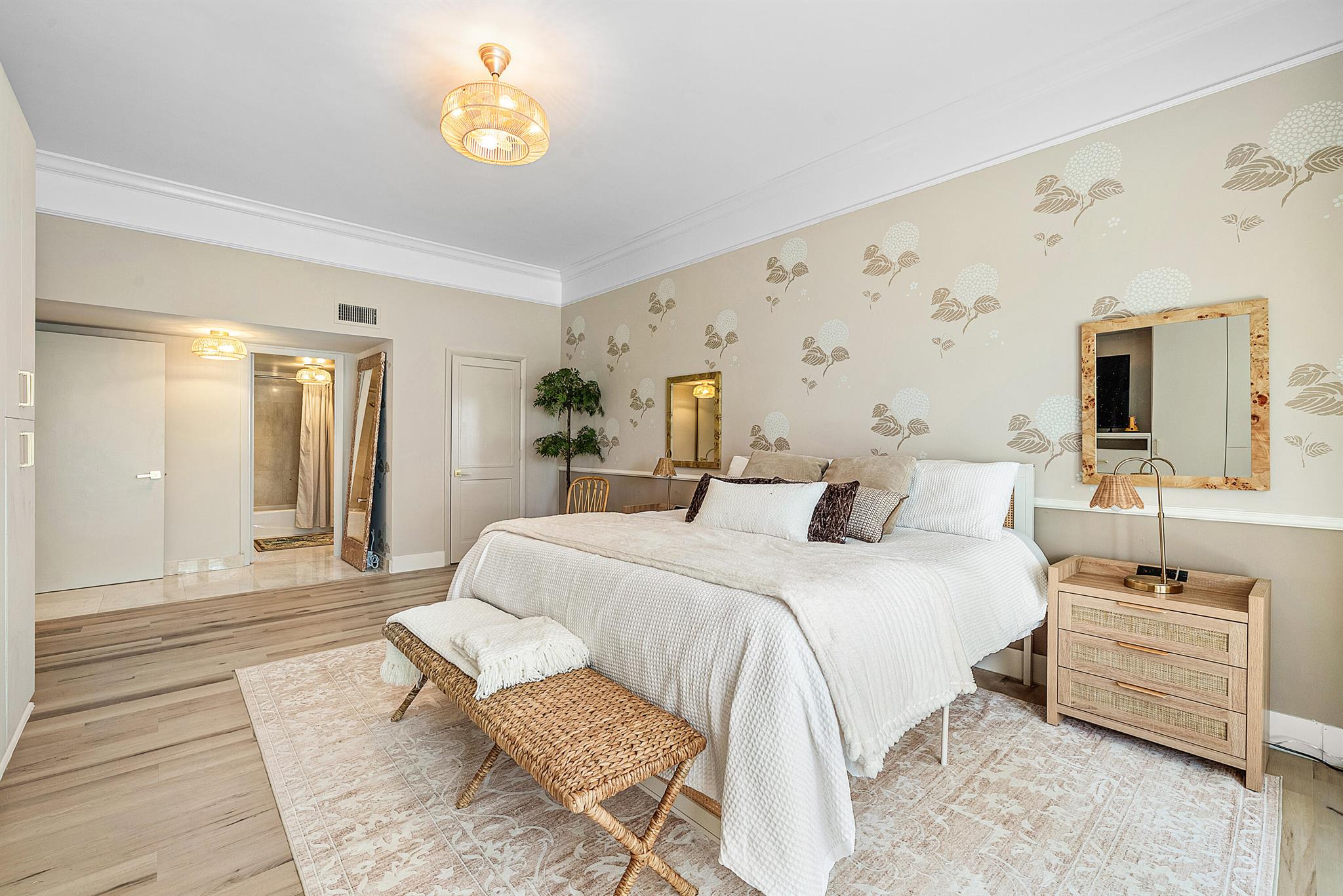 2100 S Ocean Lane 101