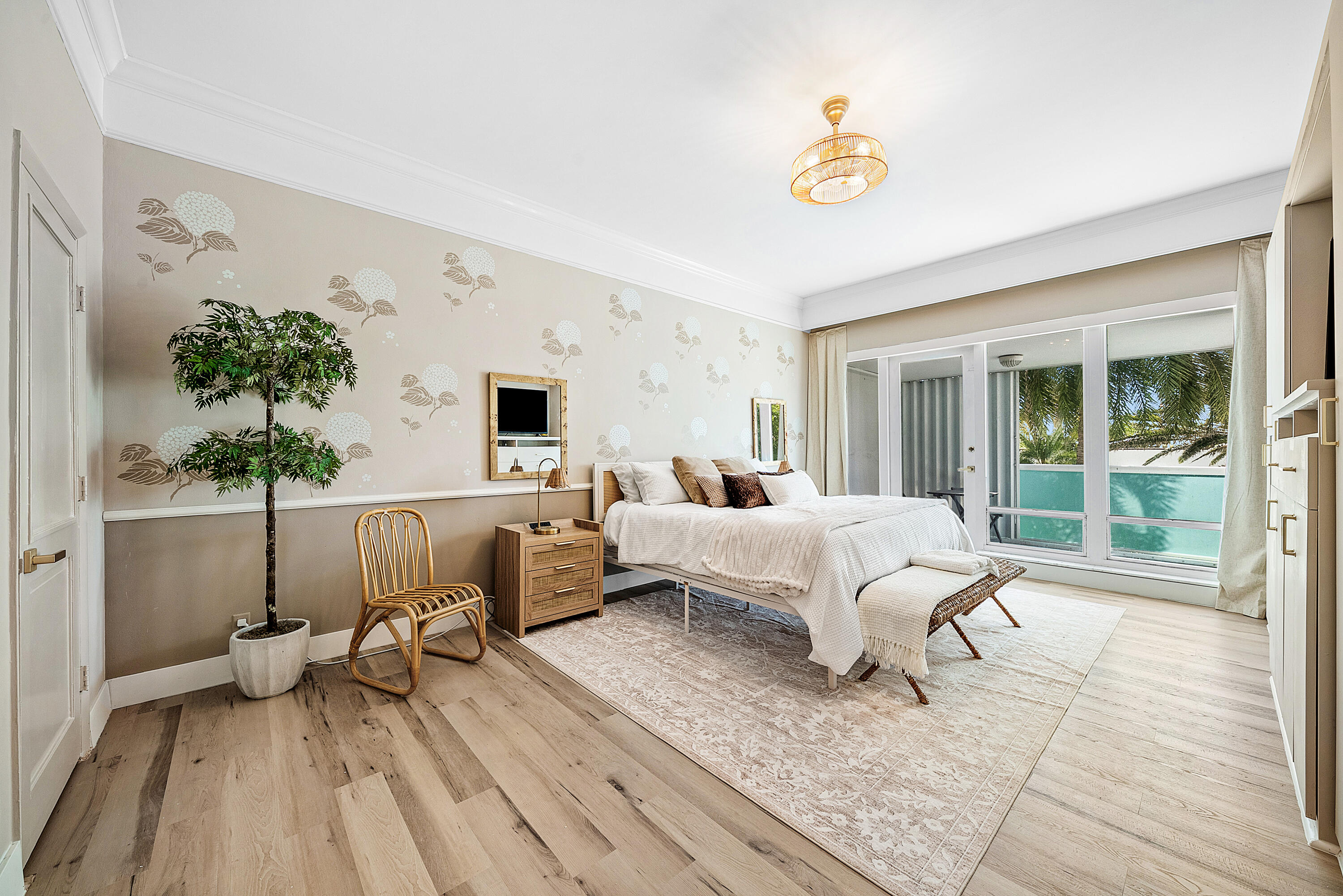 2100 S Ocean Lane 101