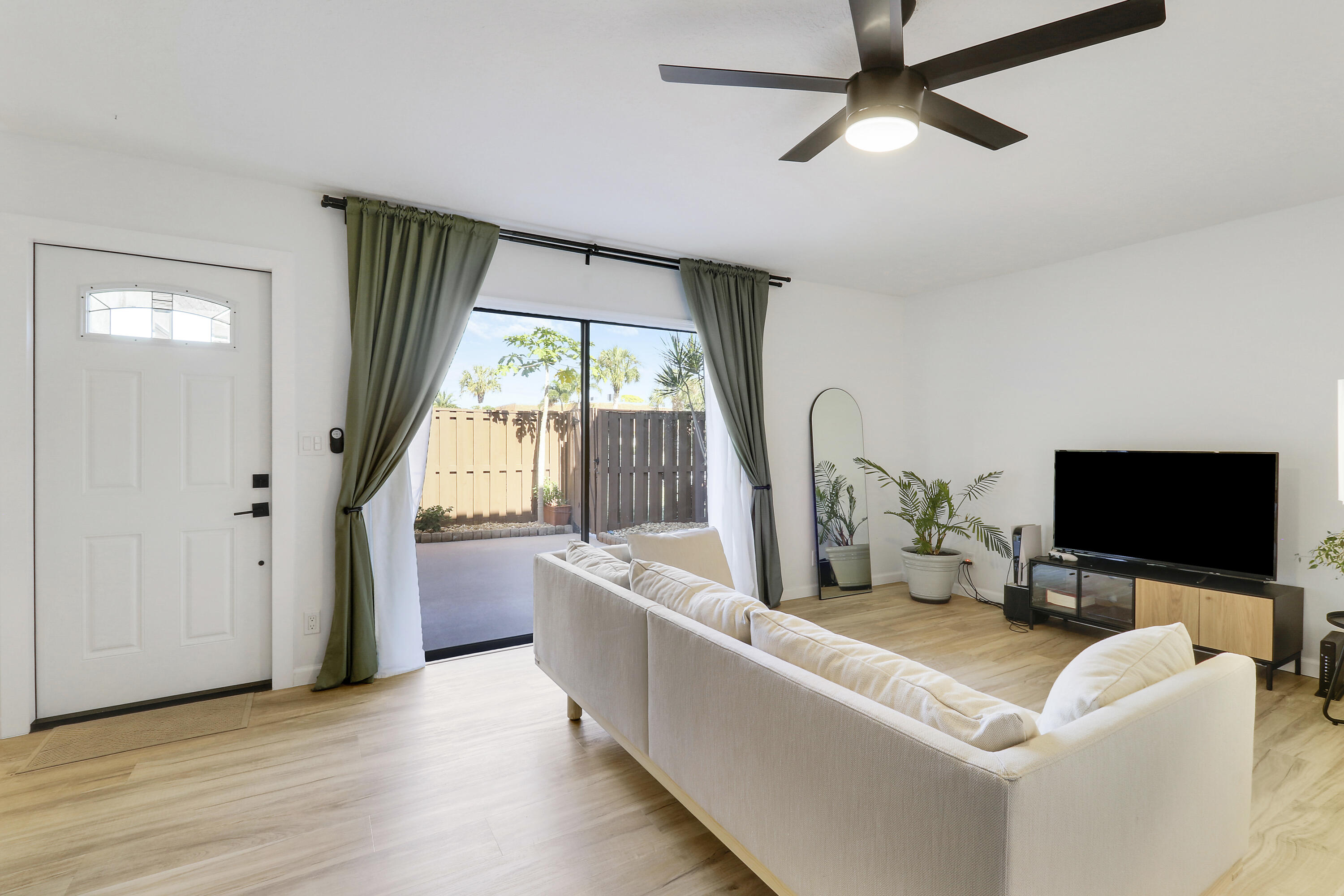 110 N Delaware Boulevard 16d