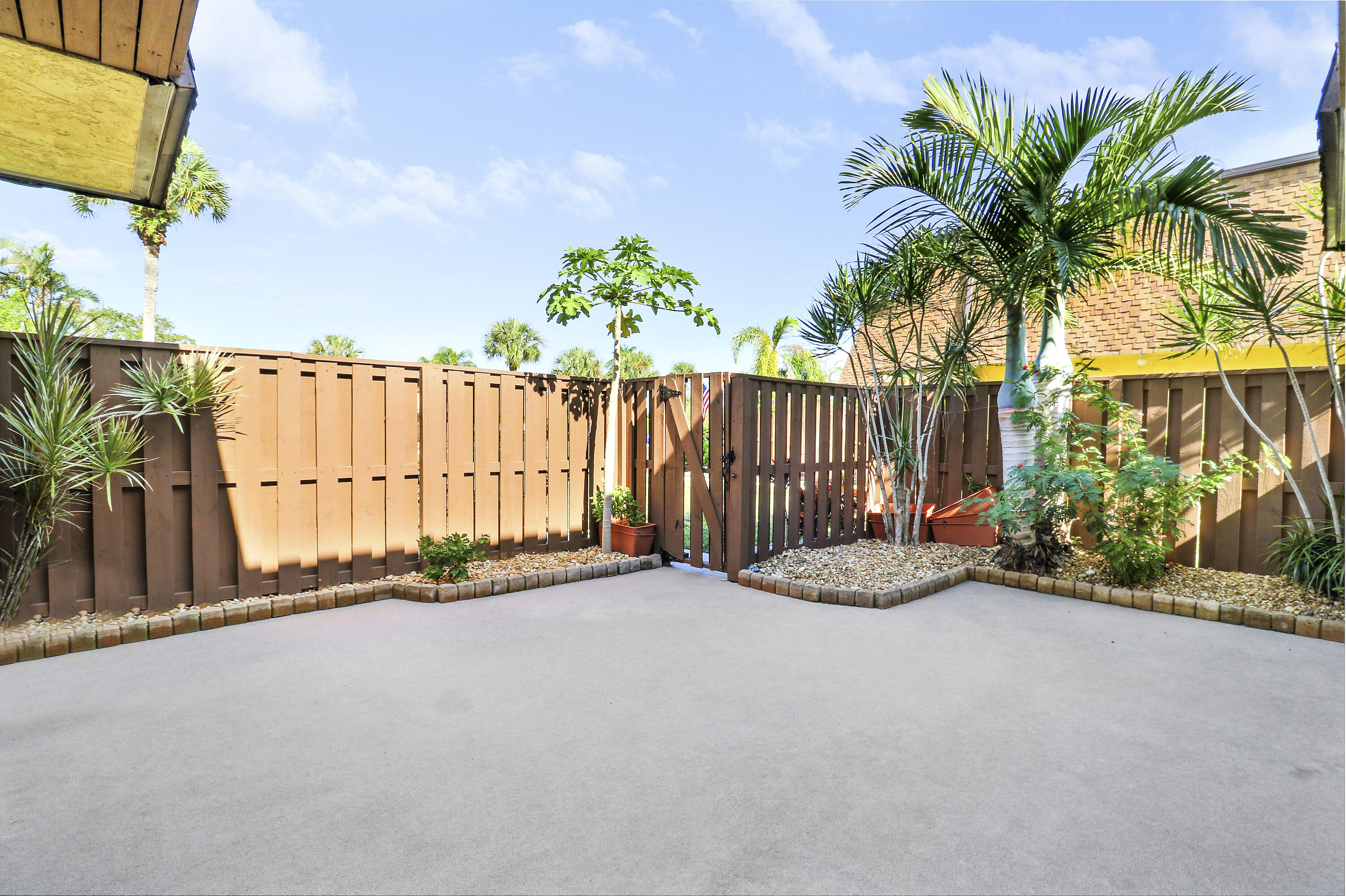 110 N Delaware Boulevard 16d