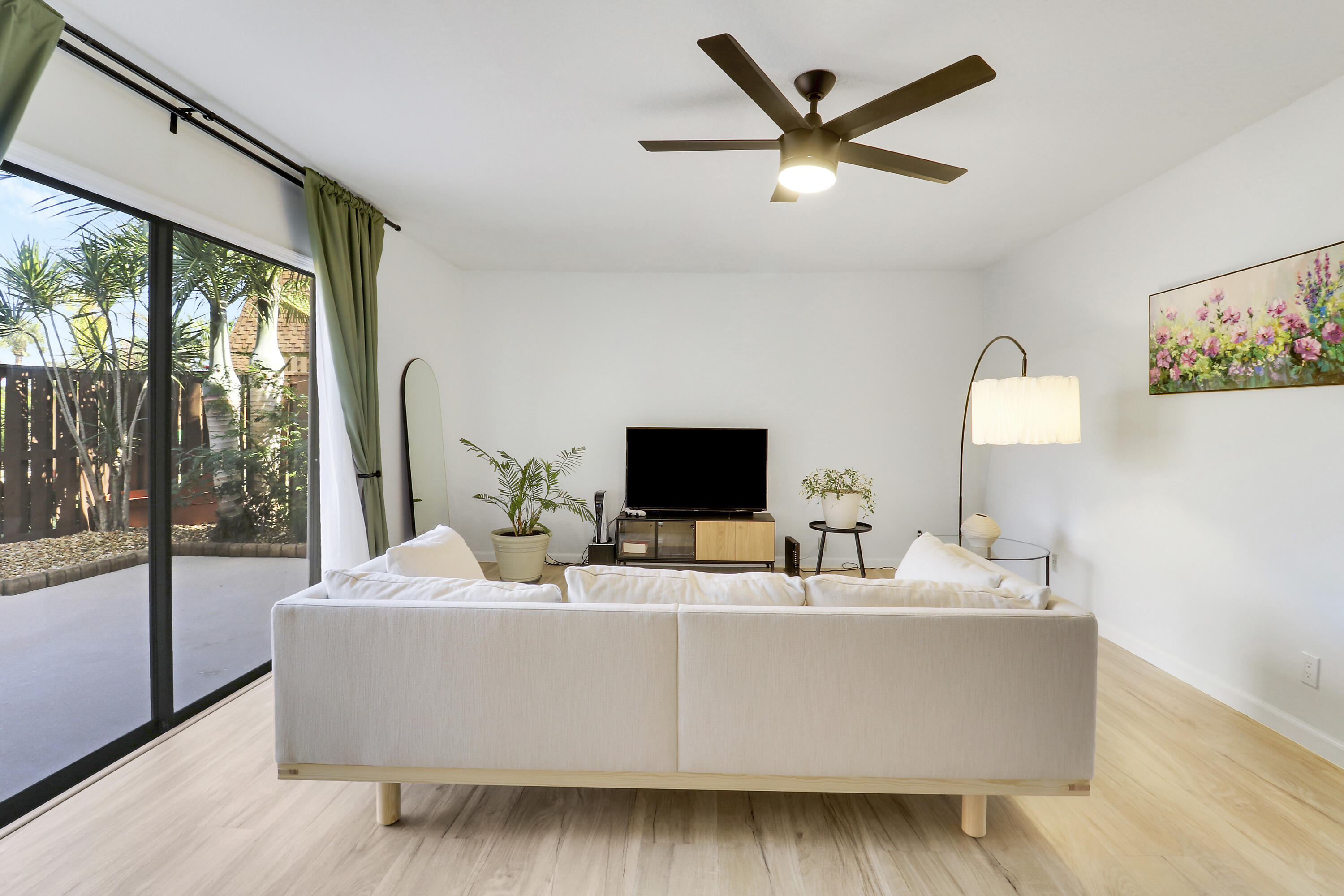 110 N Delaware Boulevard 16d