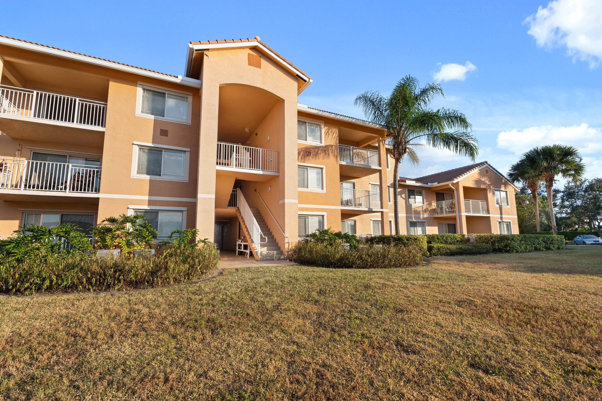 271 SW Palm Drive 304