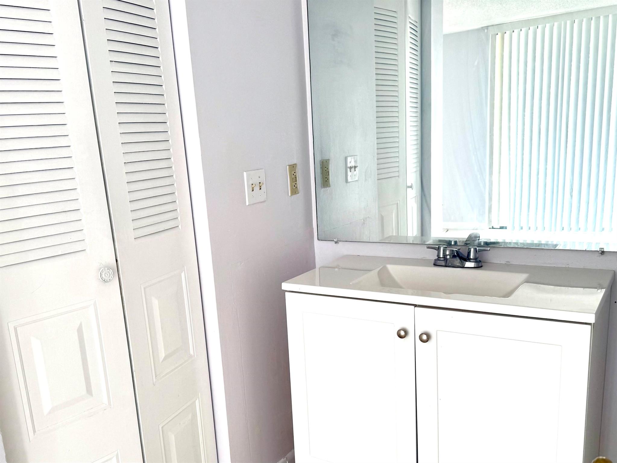 718 Executive Center Drive 34