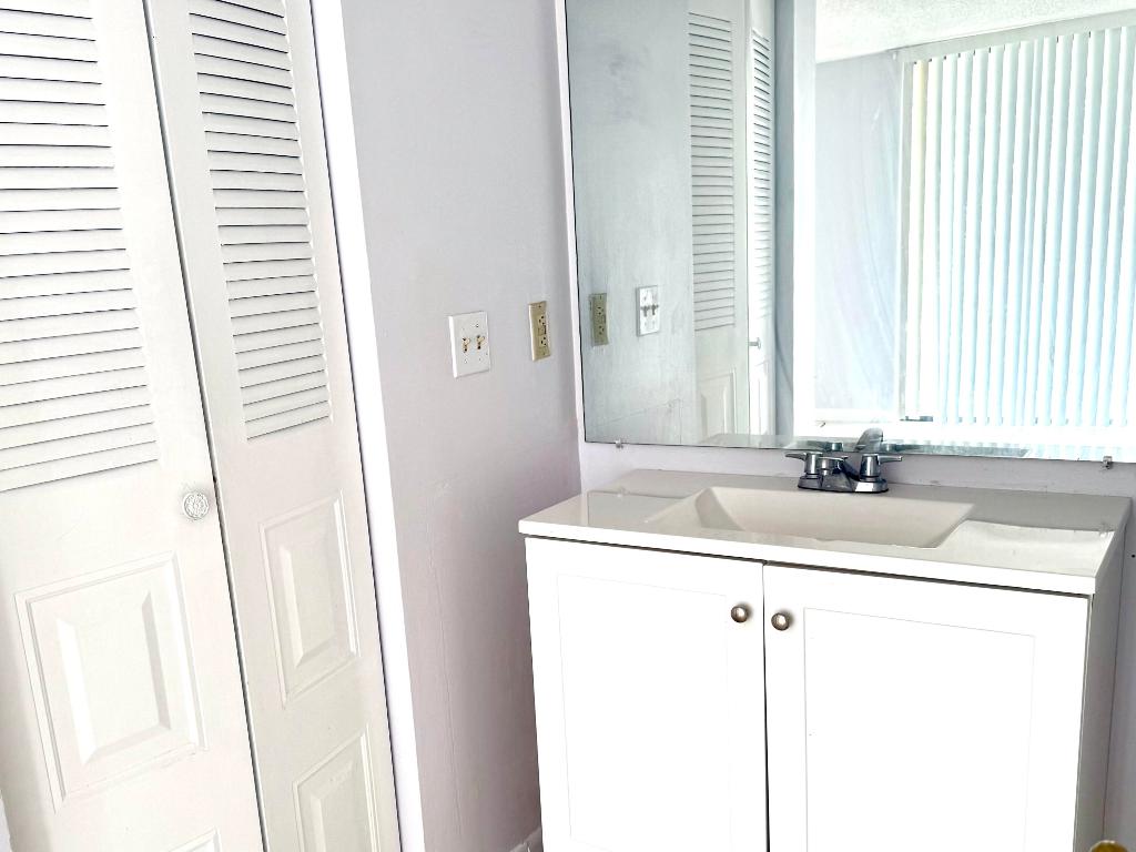 718 Executive Center Drive 34