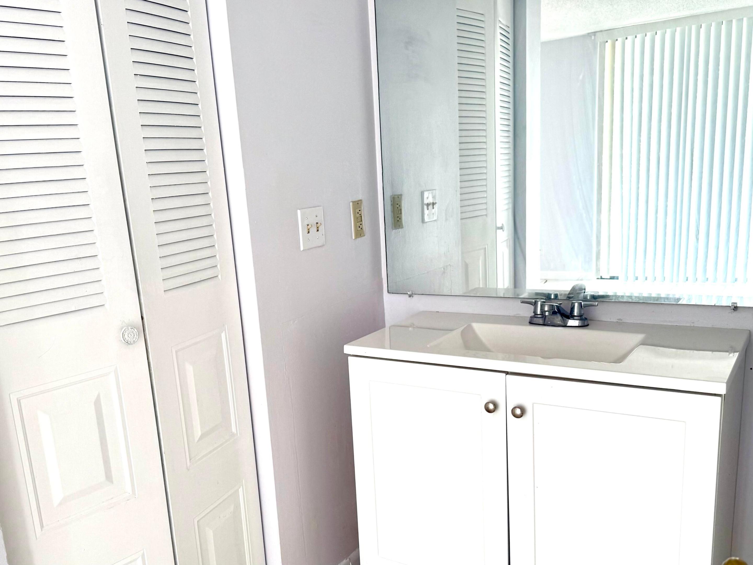 718 Executive Center Drive 34