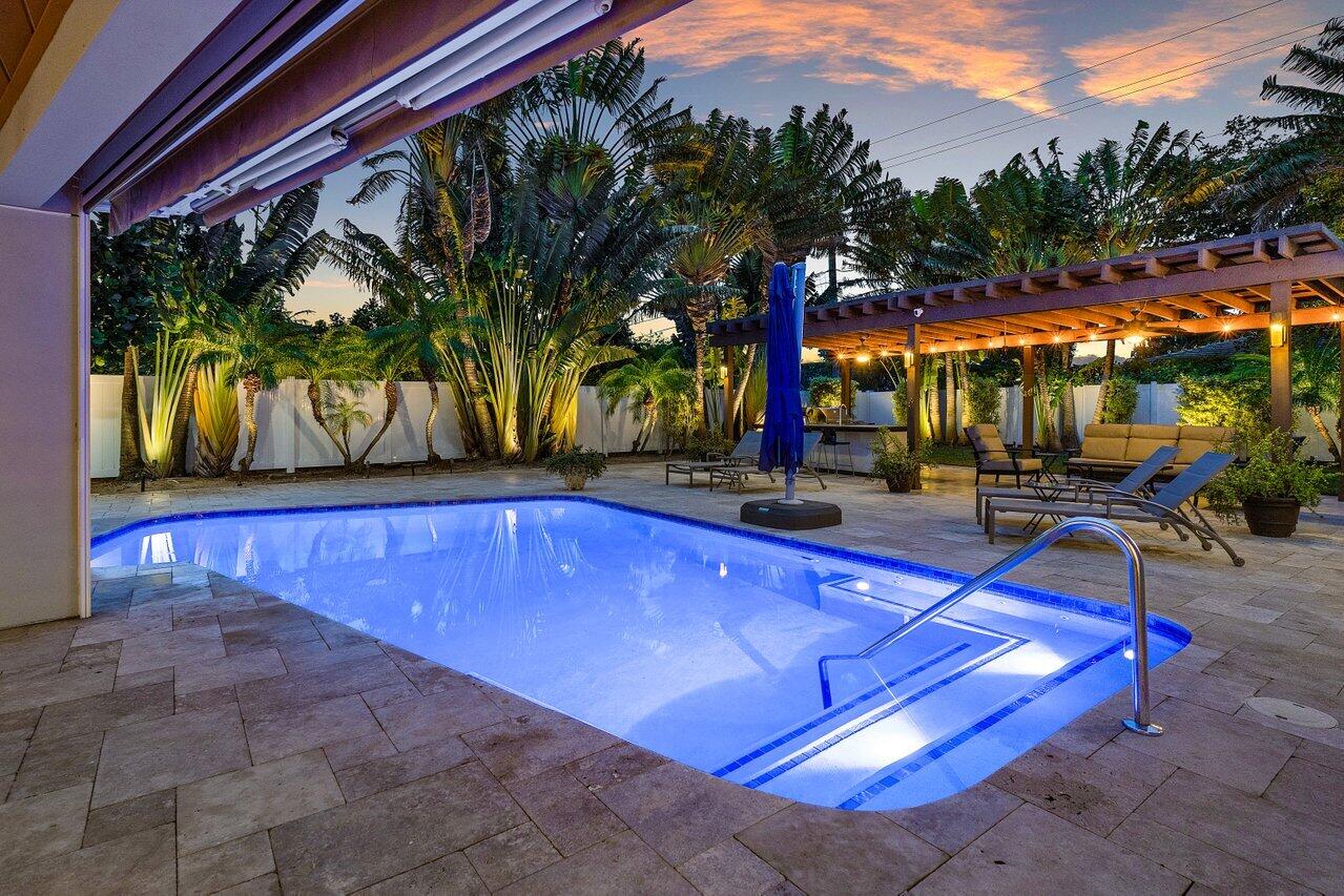 1701 Cocoanut Road
