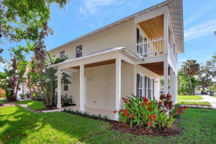 516 NW North River Drive