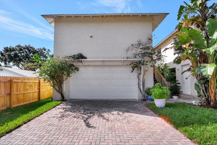 516 NW North River Drive