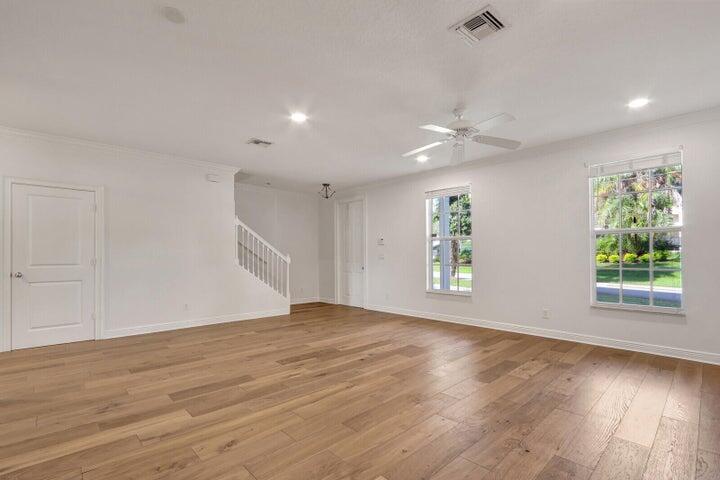 516 NW North River Drive