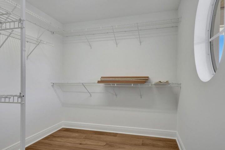 516 NW North River Drive