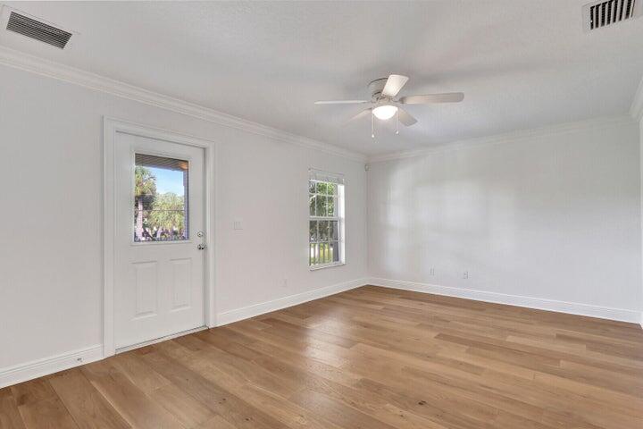 516 NW North River Drive