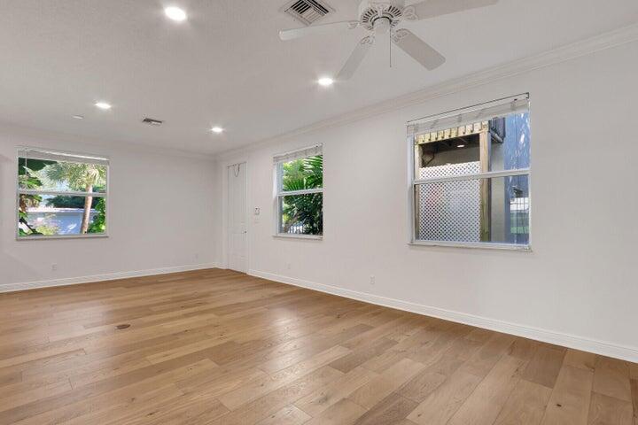 516 NW North River Drive