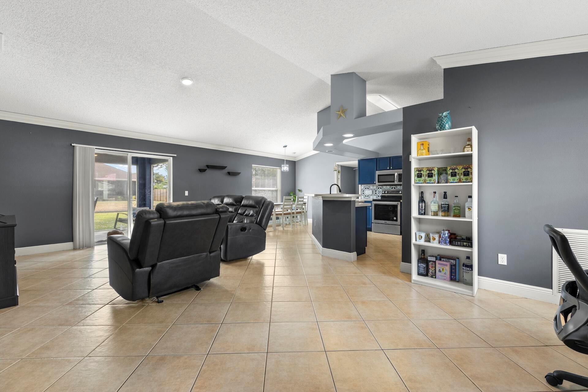 314 SW De Gouvea Ter Terrace