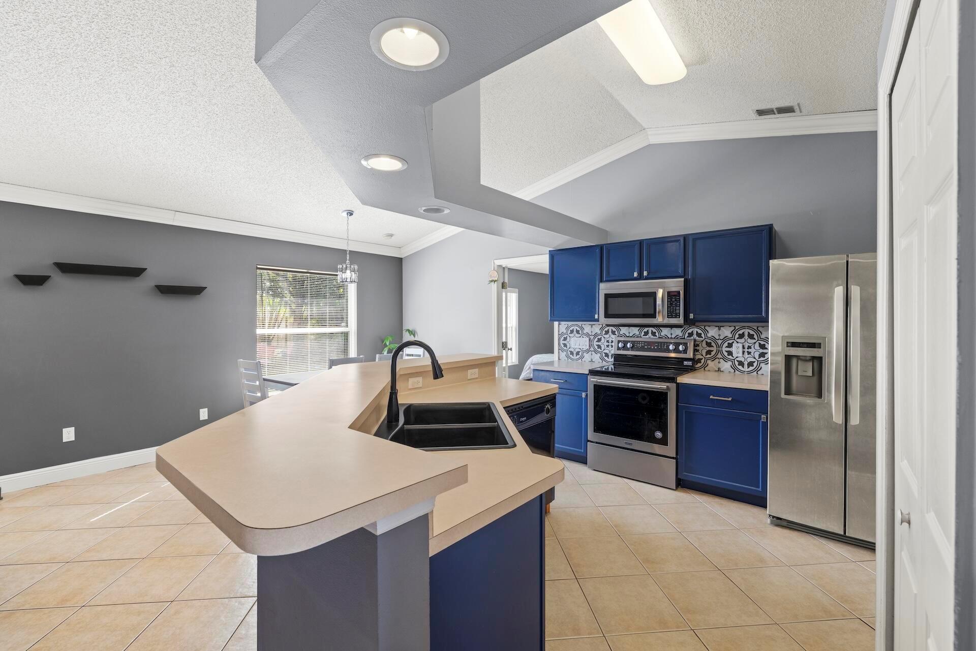 314 SW De Gouvea Ter Terrace