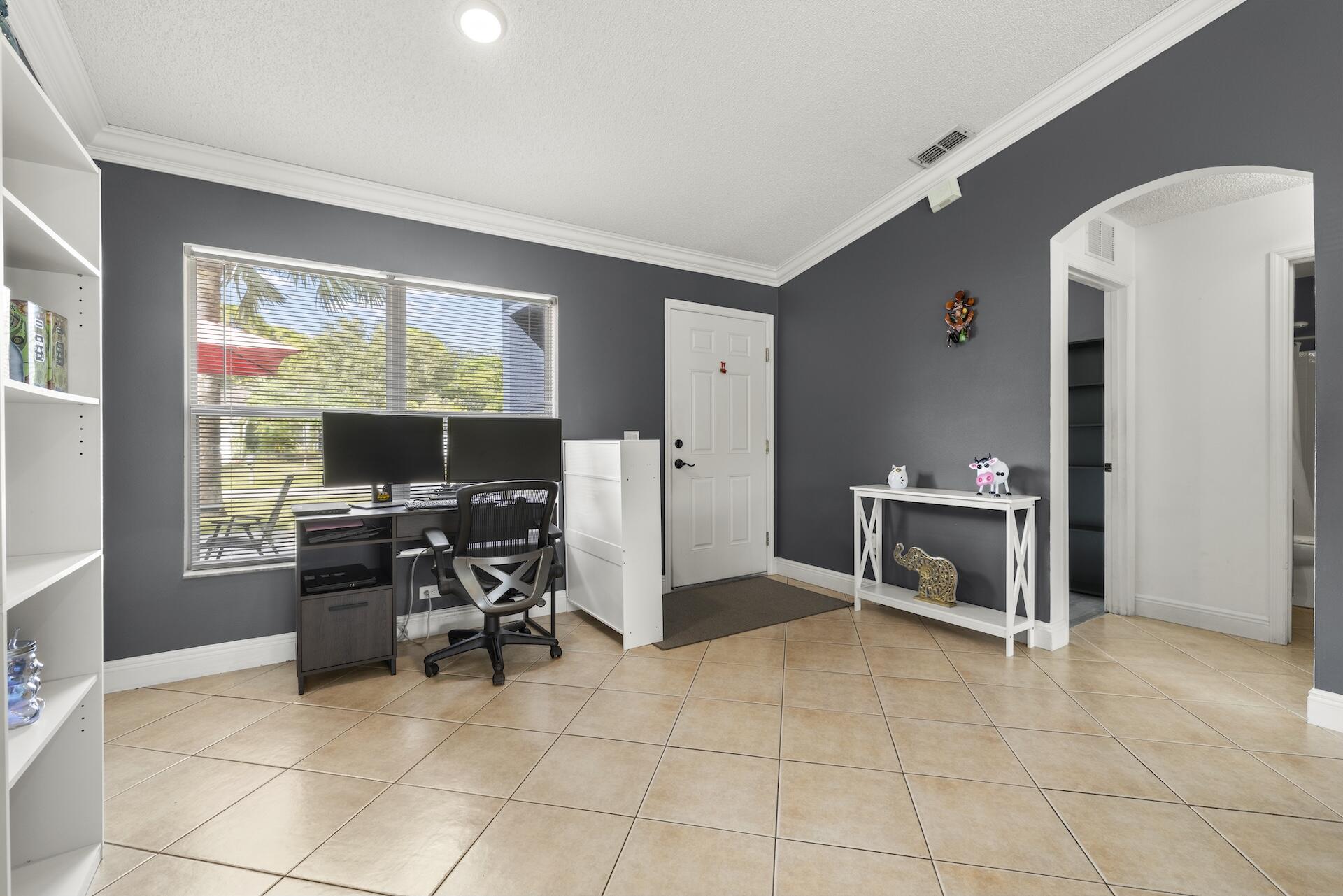 314 SW De Gouvea Ter Terrace