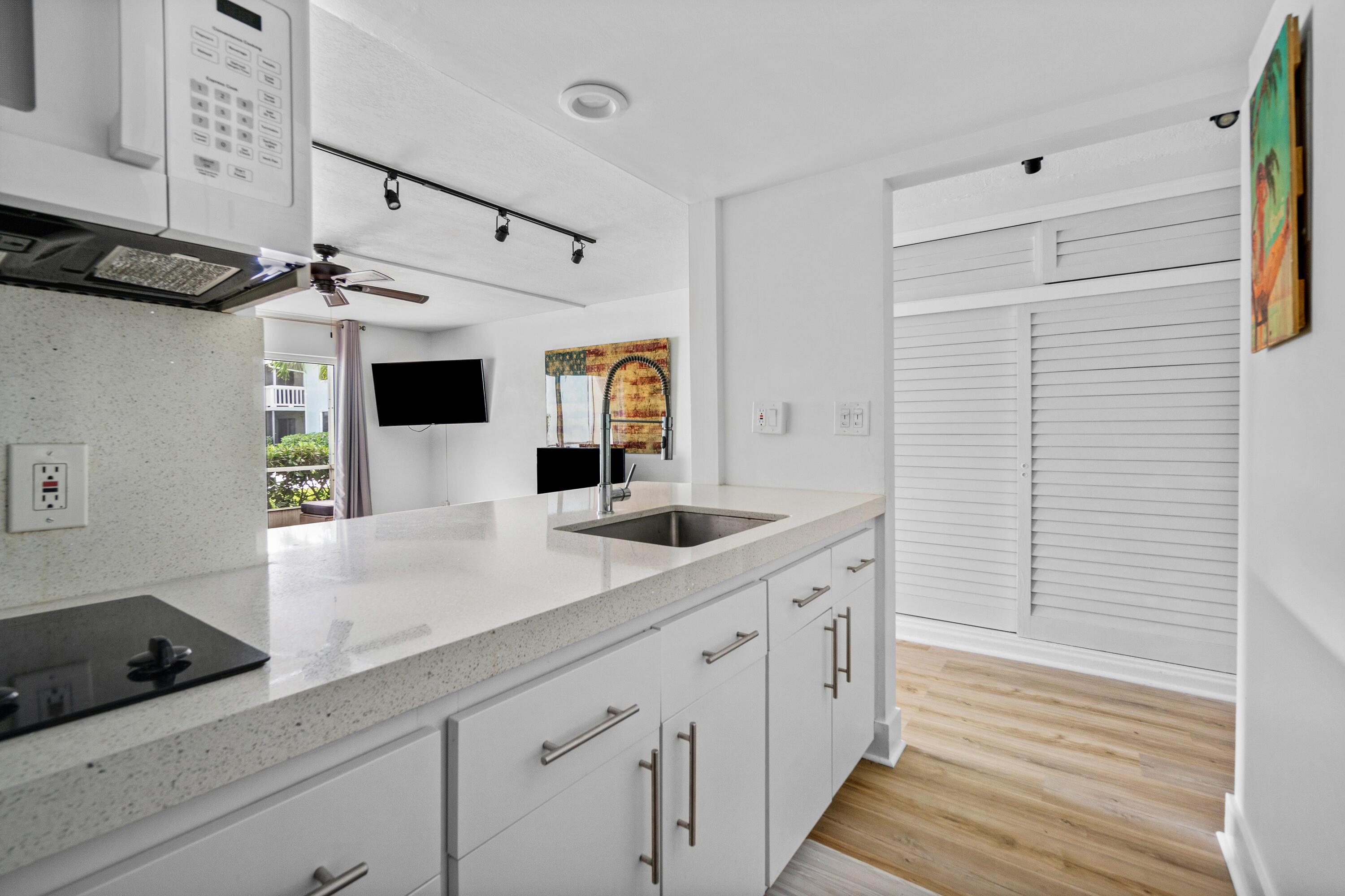 222 N Federal Highway 120