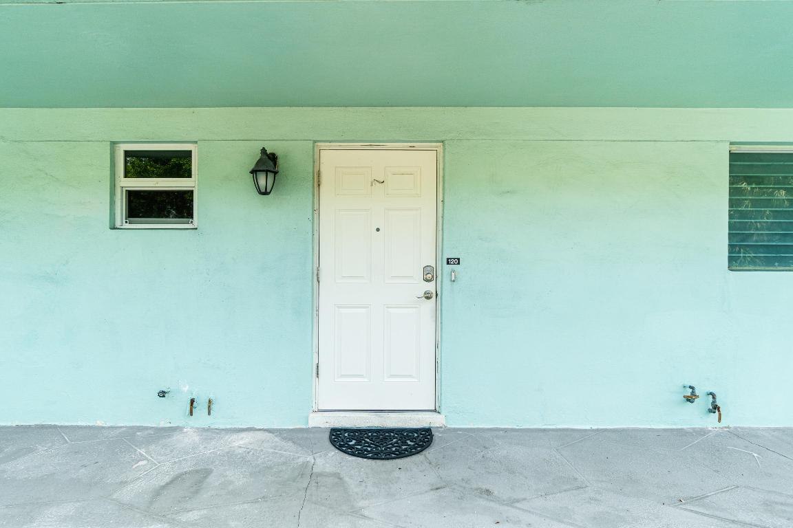 222 N Federal Highway 120