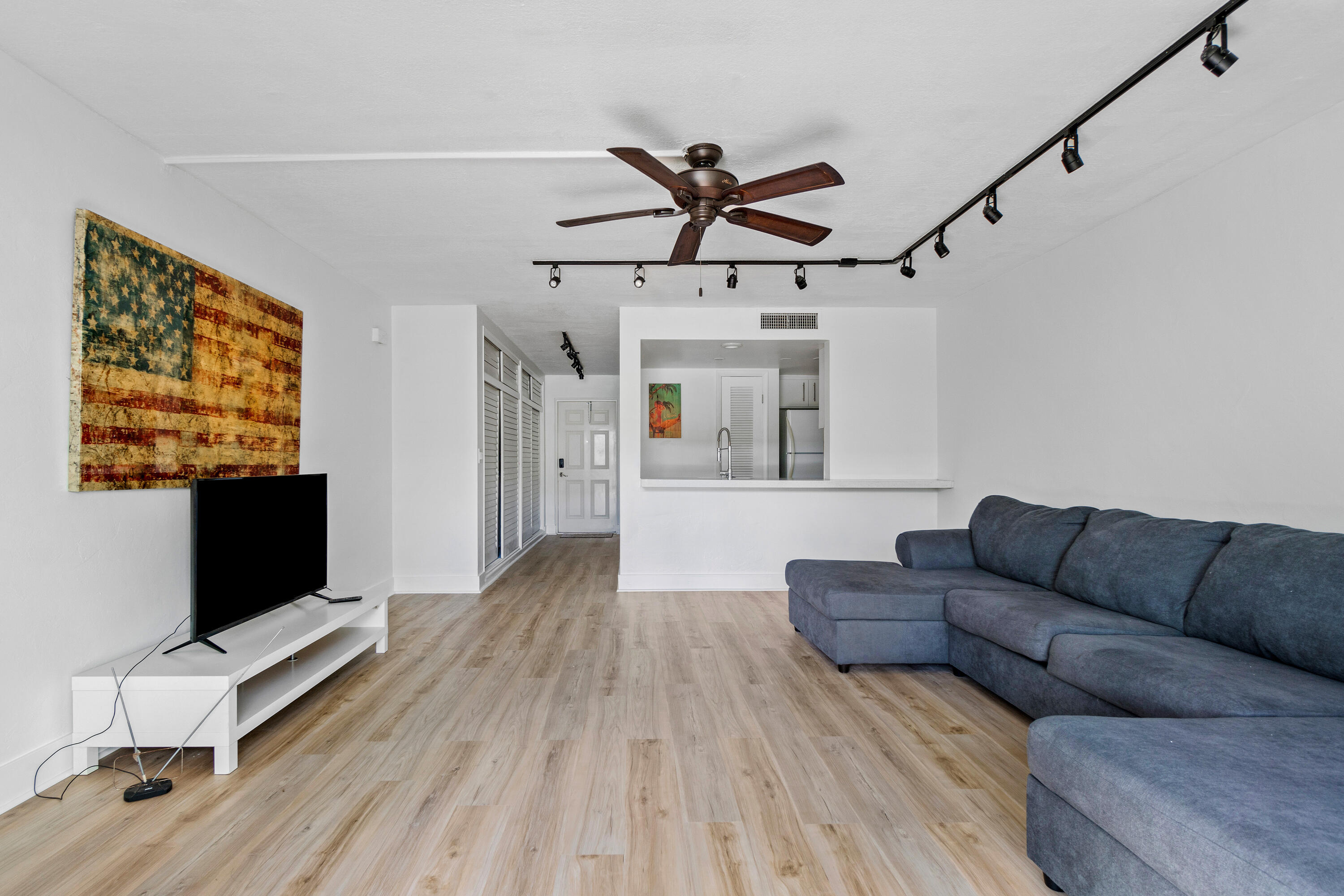 222 N Federal Highway 120