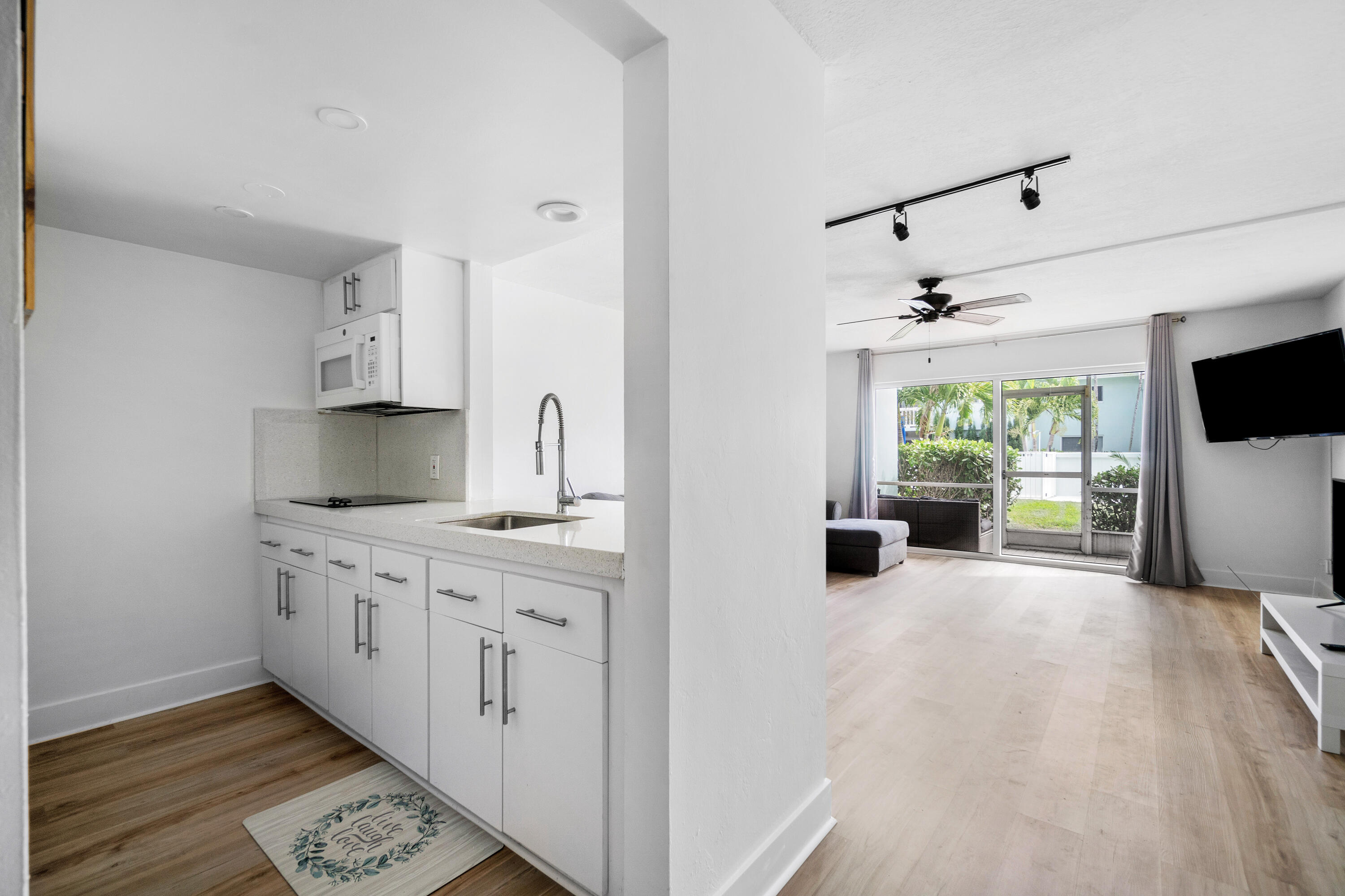 222 N Federal Highway 120