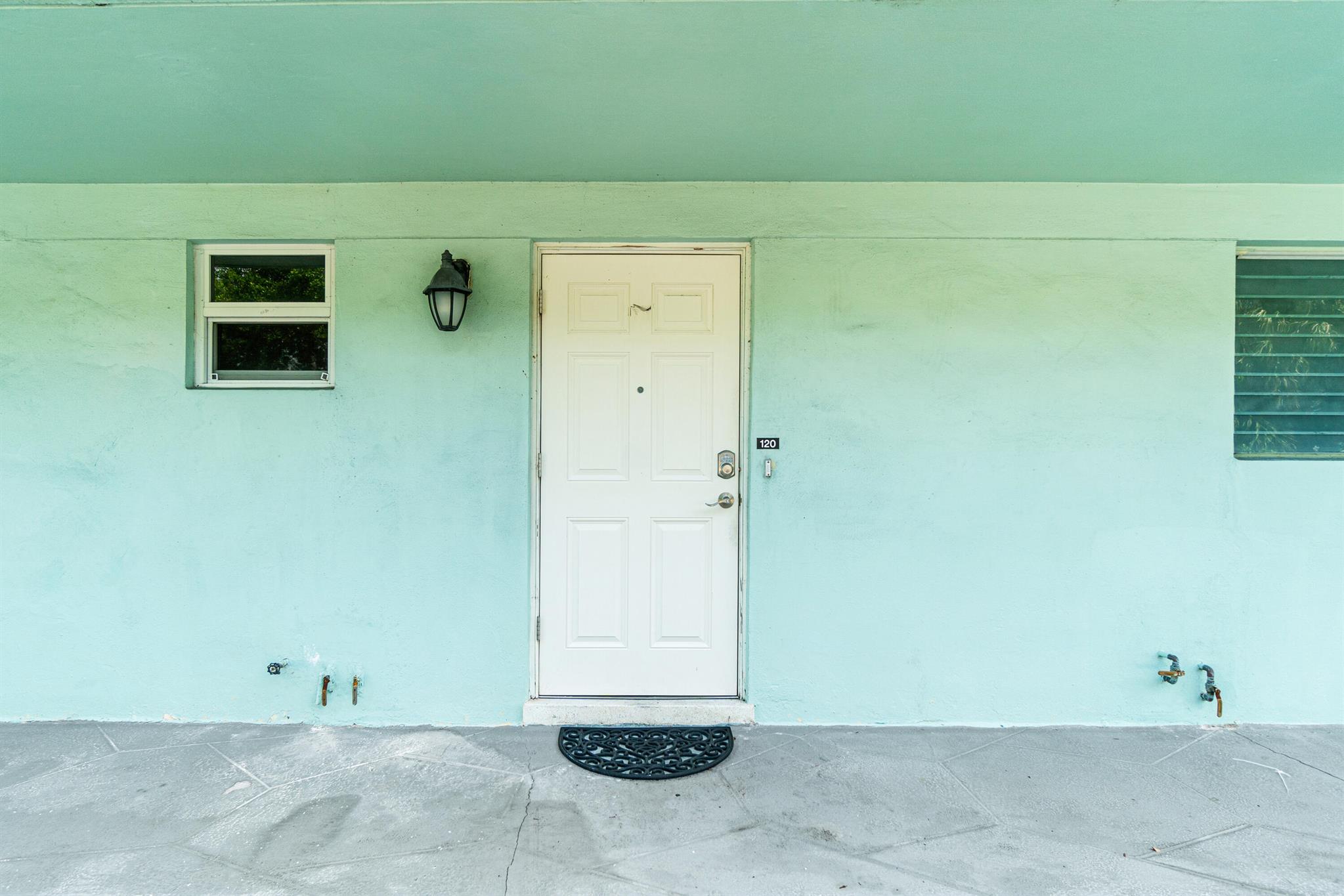 222 N Federal Highway 120