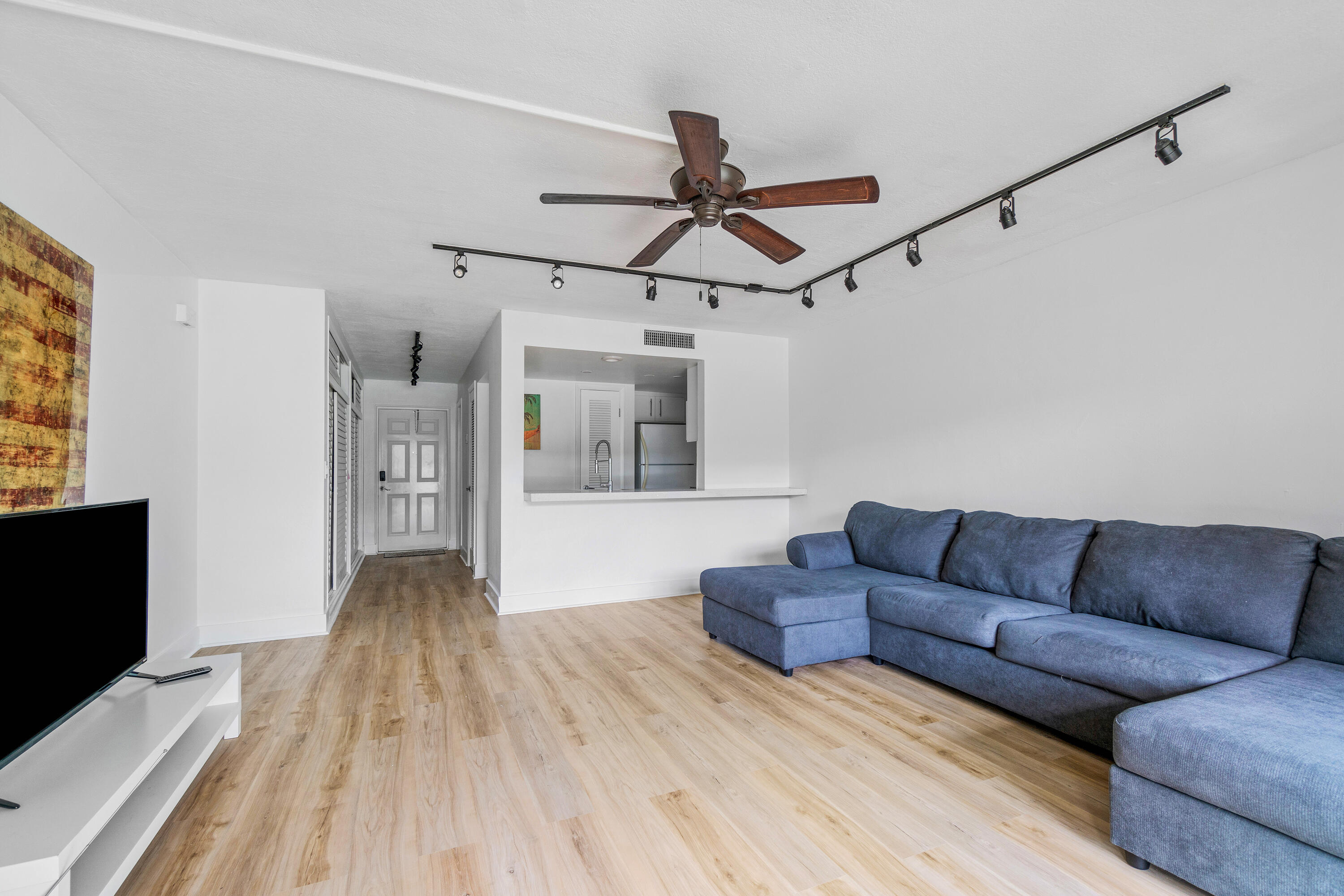 222 N Federal Highway 120