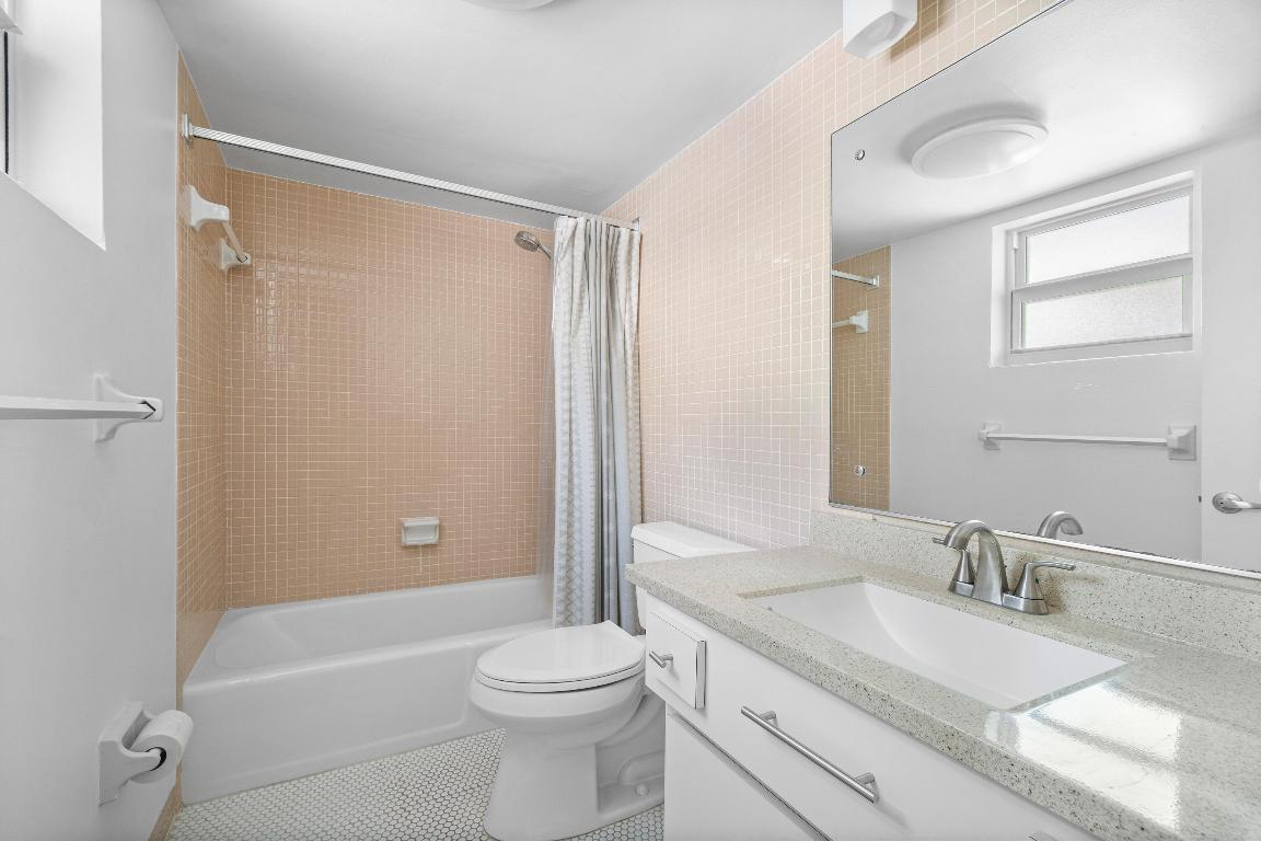 222 N Federal Highway 120