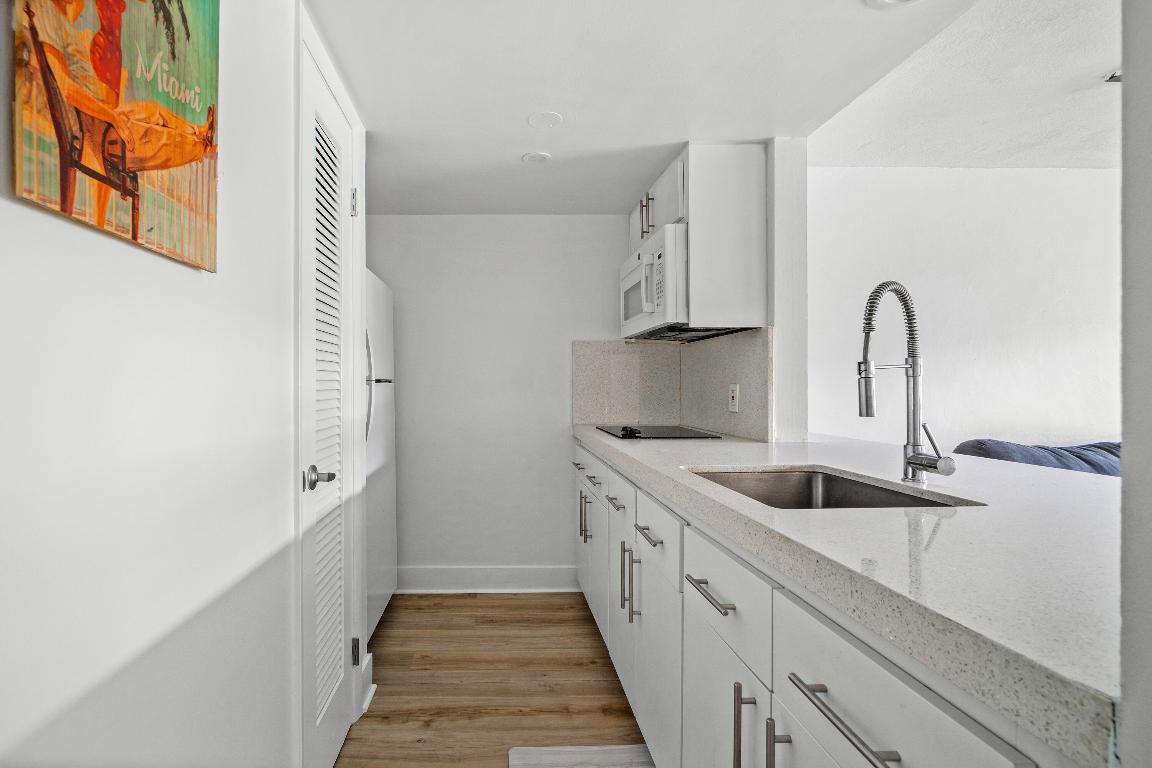 222 N Federal Highway 120