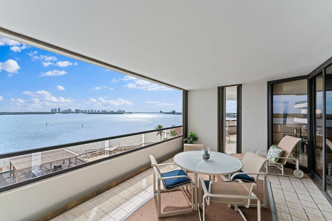100 Lakeshore Drive 457