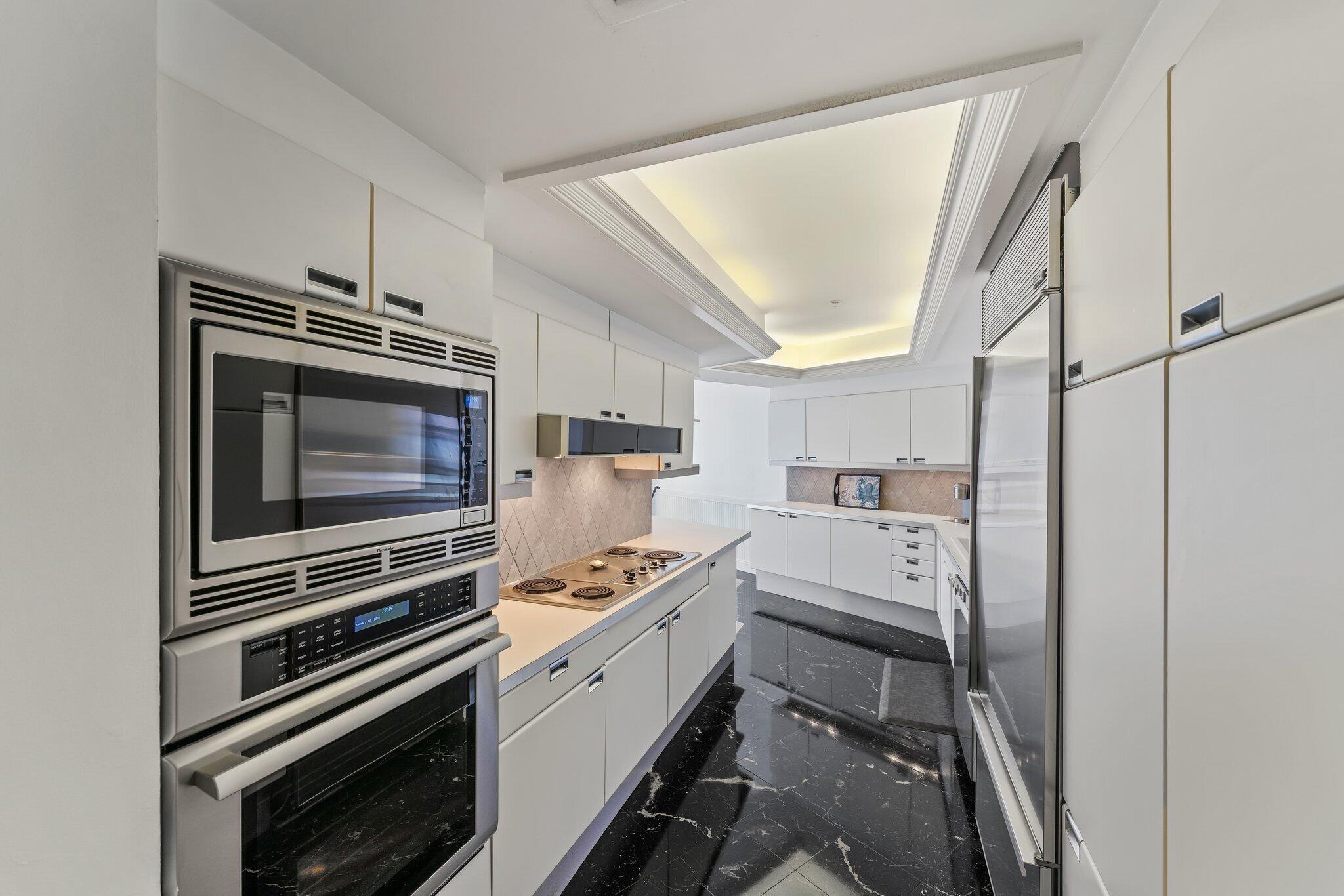 100 Lakeshore Drive 457