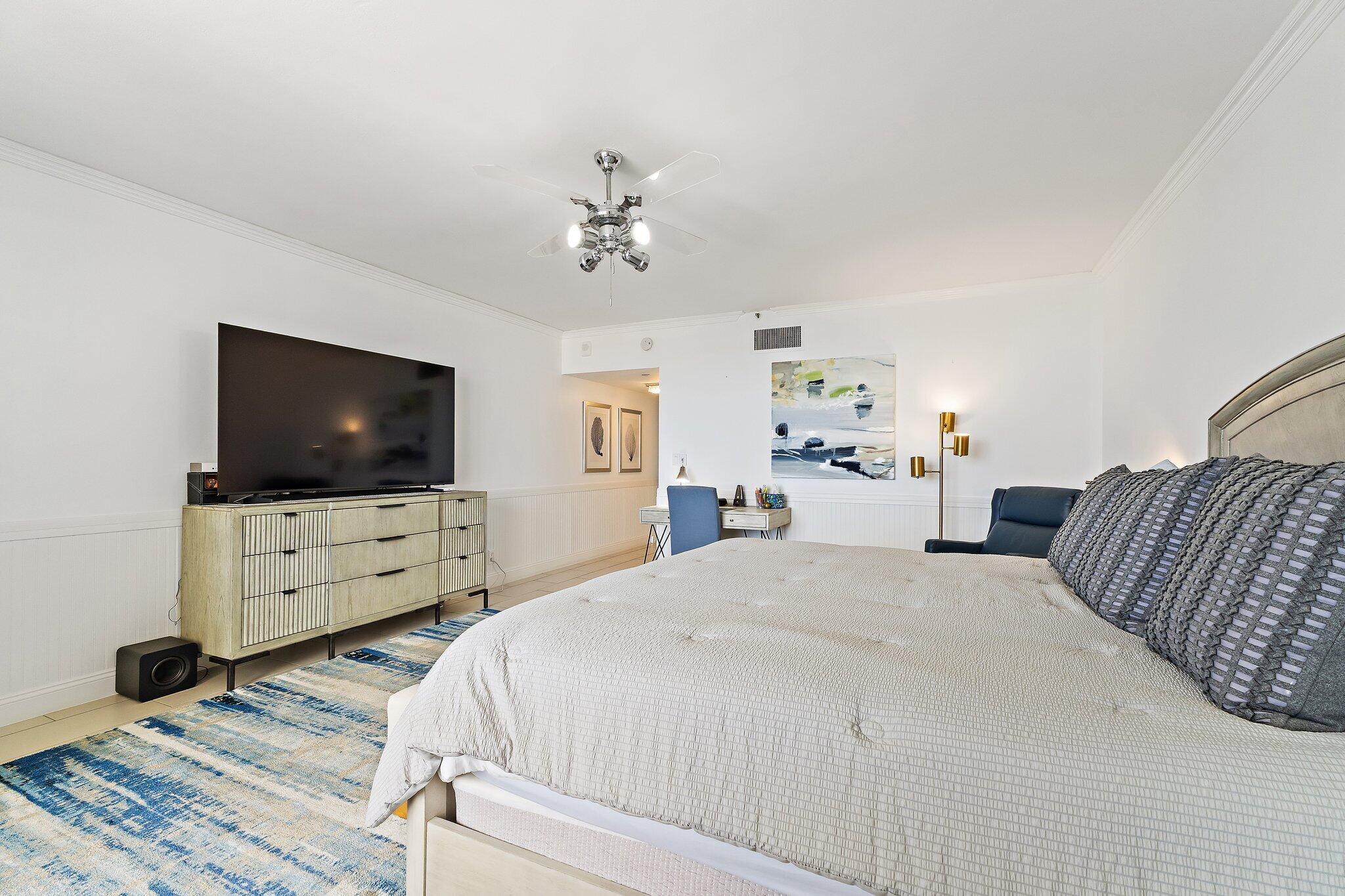 100 Lakeshore Drive 457