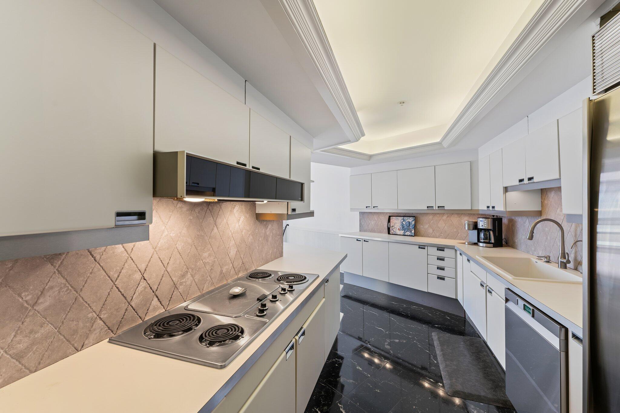 100 Lakeshore Drive 457