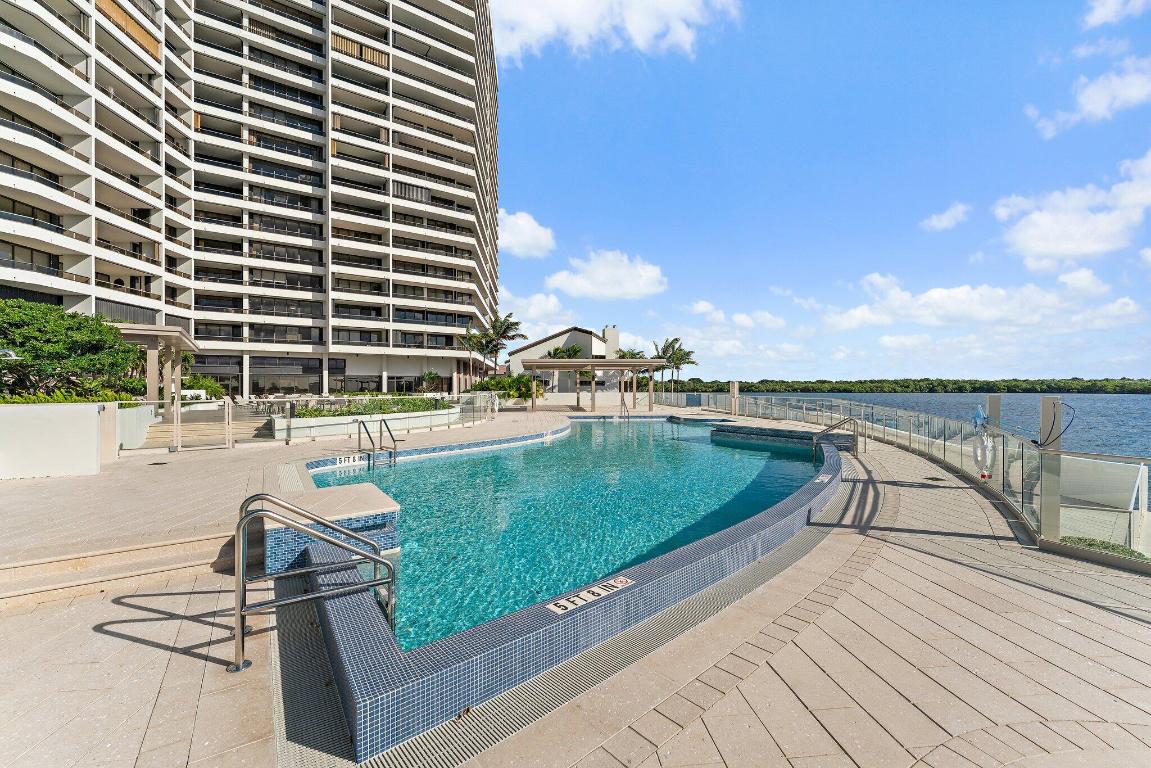 100 Lakeshore Drive 457