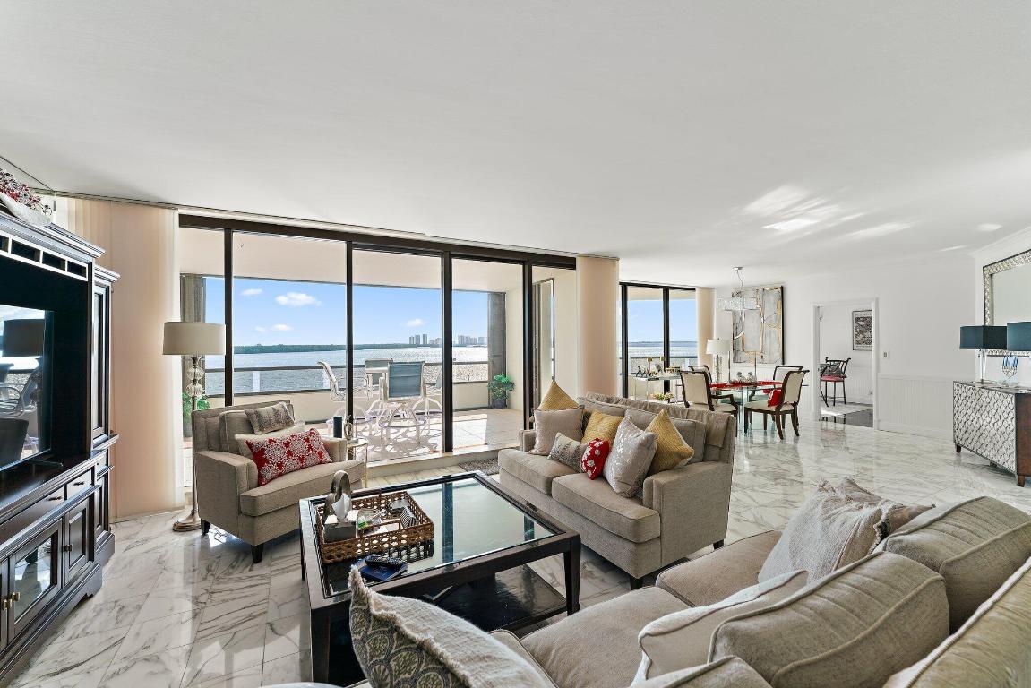 100 Lakeshore Drive 457