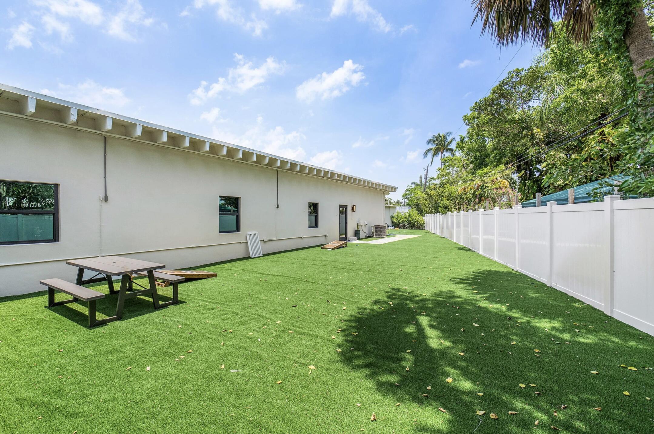 3351 N Federal Highway