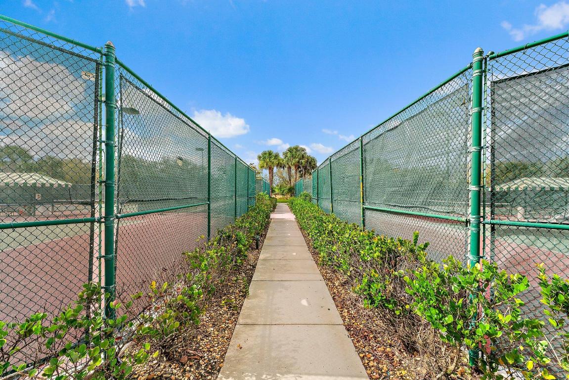 9054 SE Hawks Nest Court