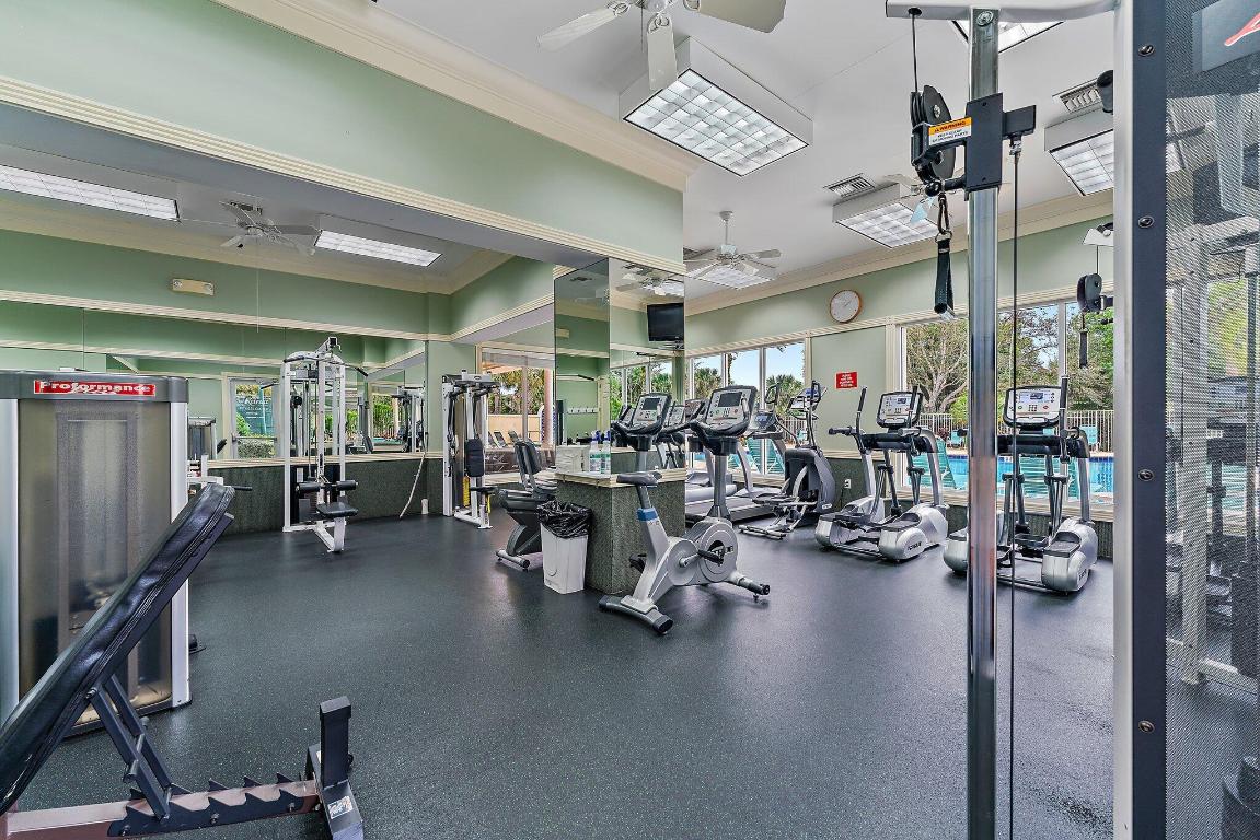 9054 SE Hawks Nest Court