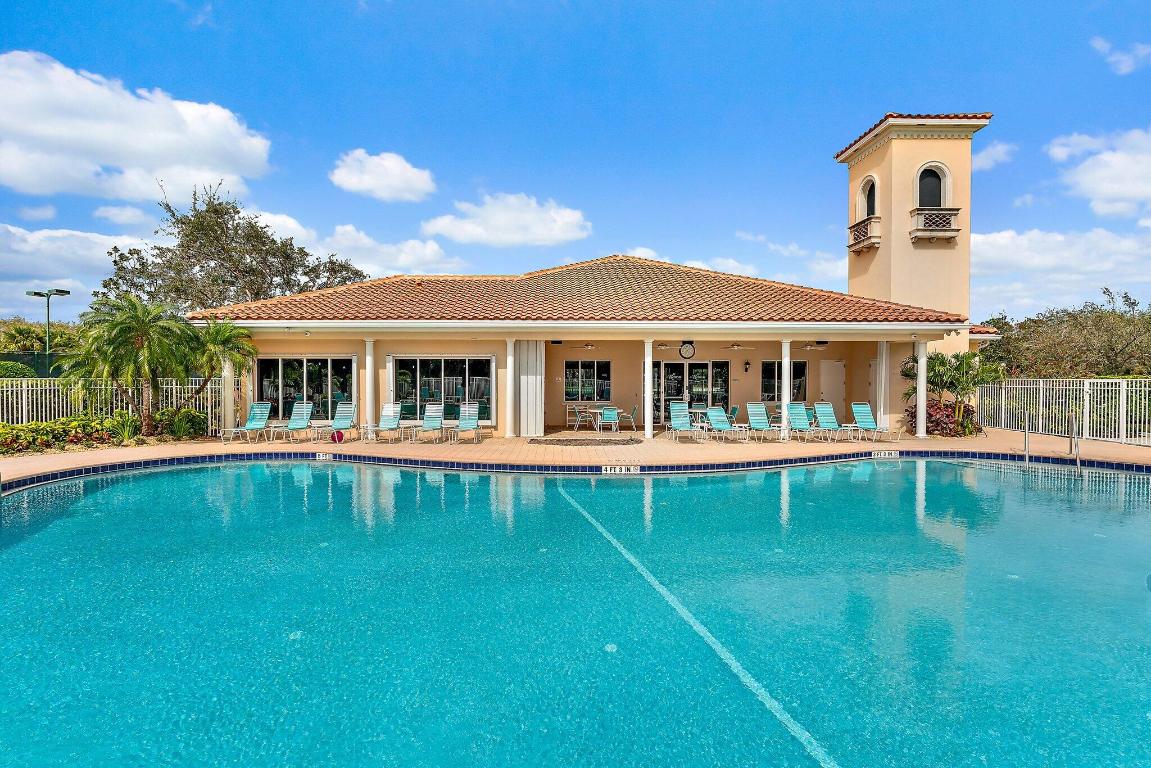 9054 SE Hawks Nest Court