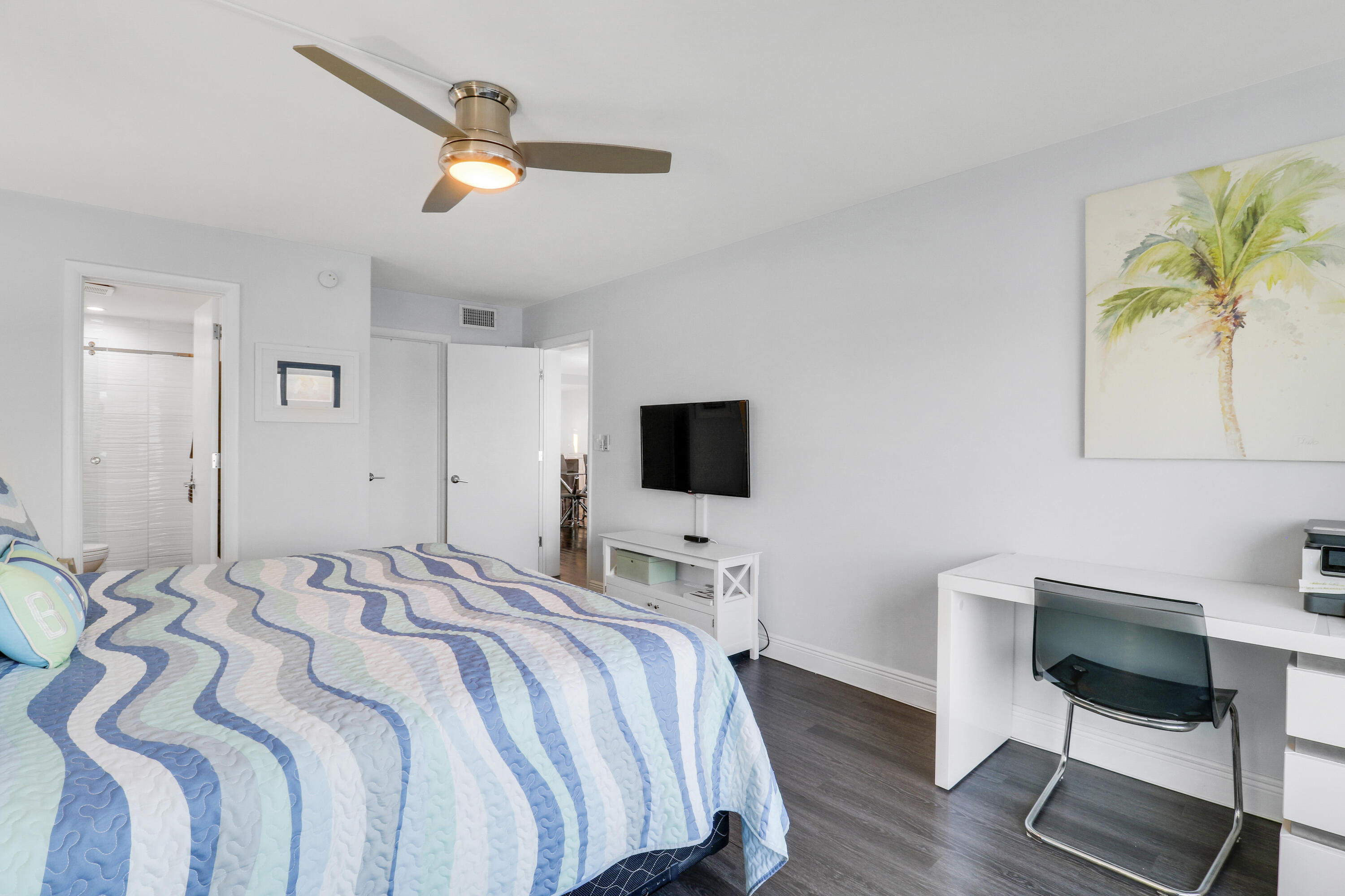 52 Yacht Club Drive 402