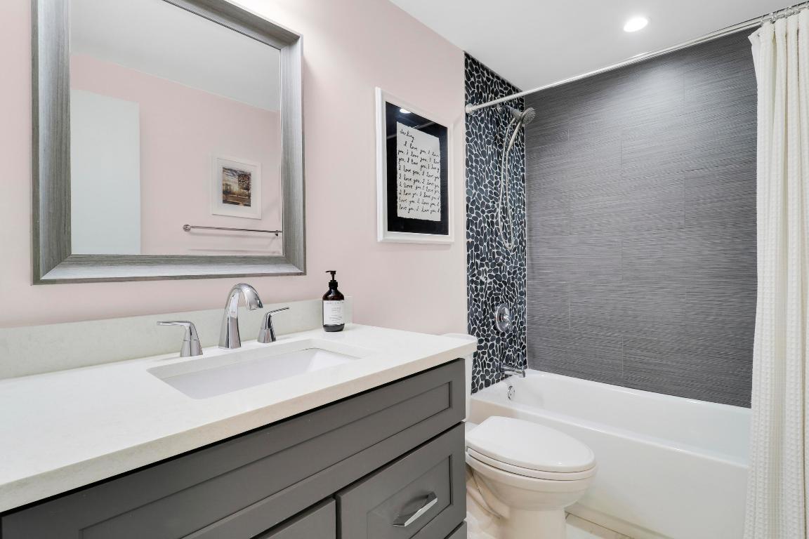 52 Yacht Club Drive 402