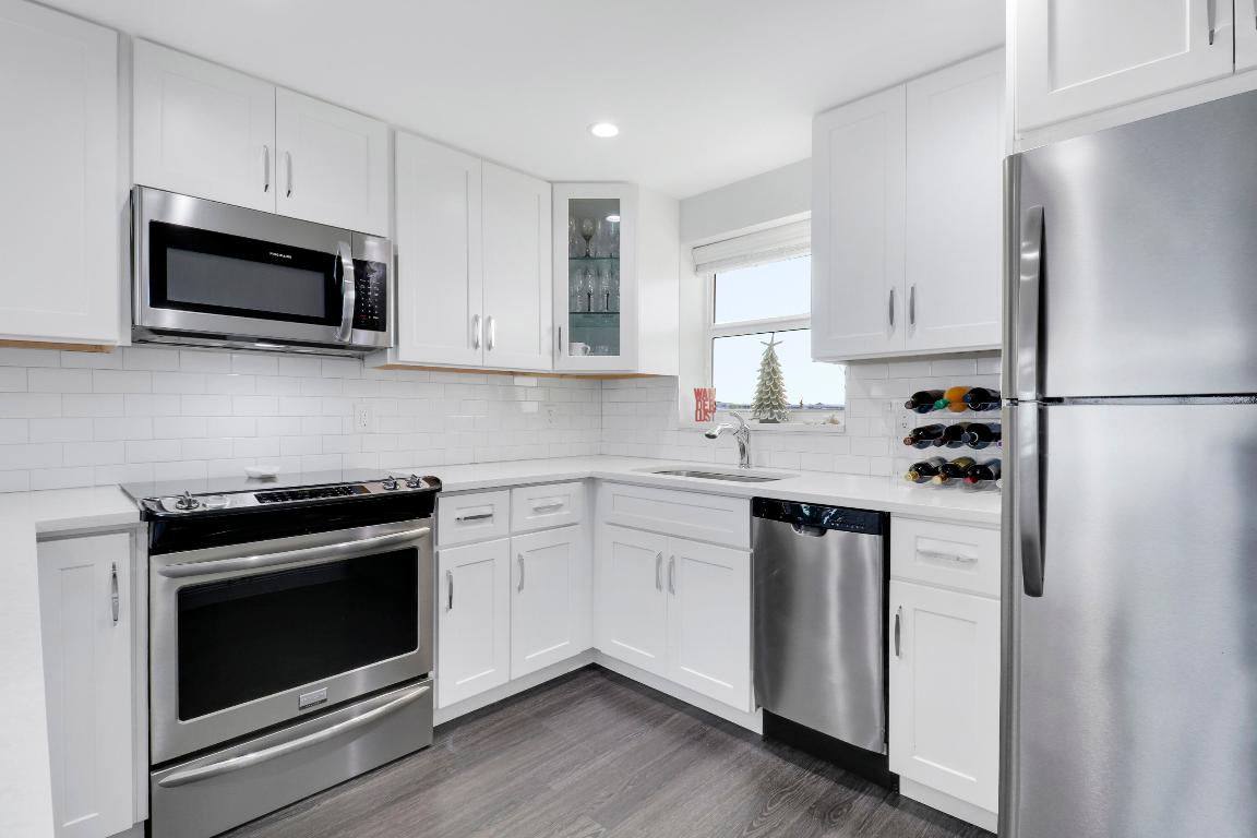 52 Yacht Club Drive 402