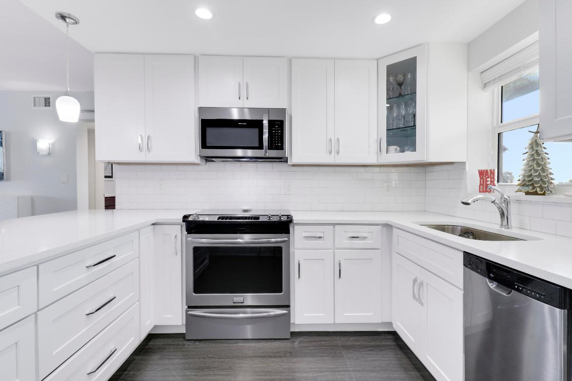 52 Yacht Club Drive 402