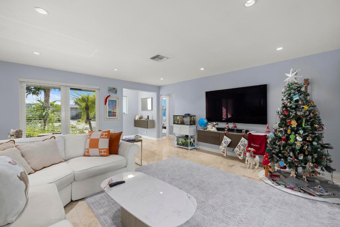 6251 NE 19th Terrace