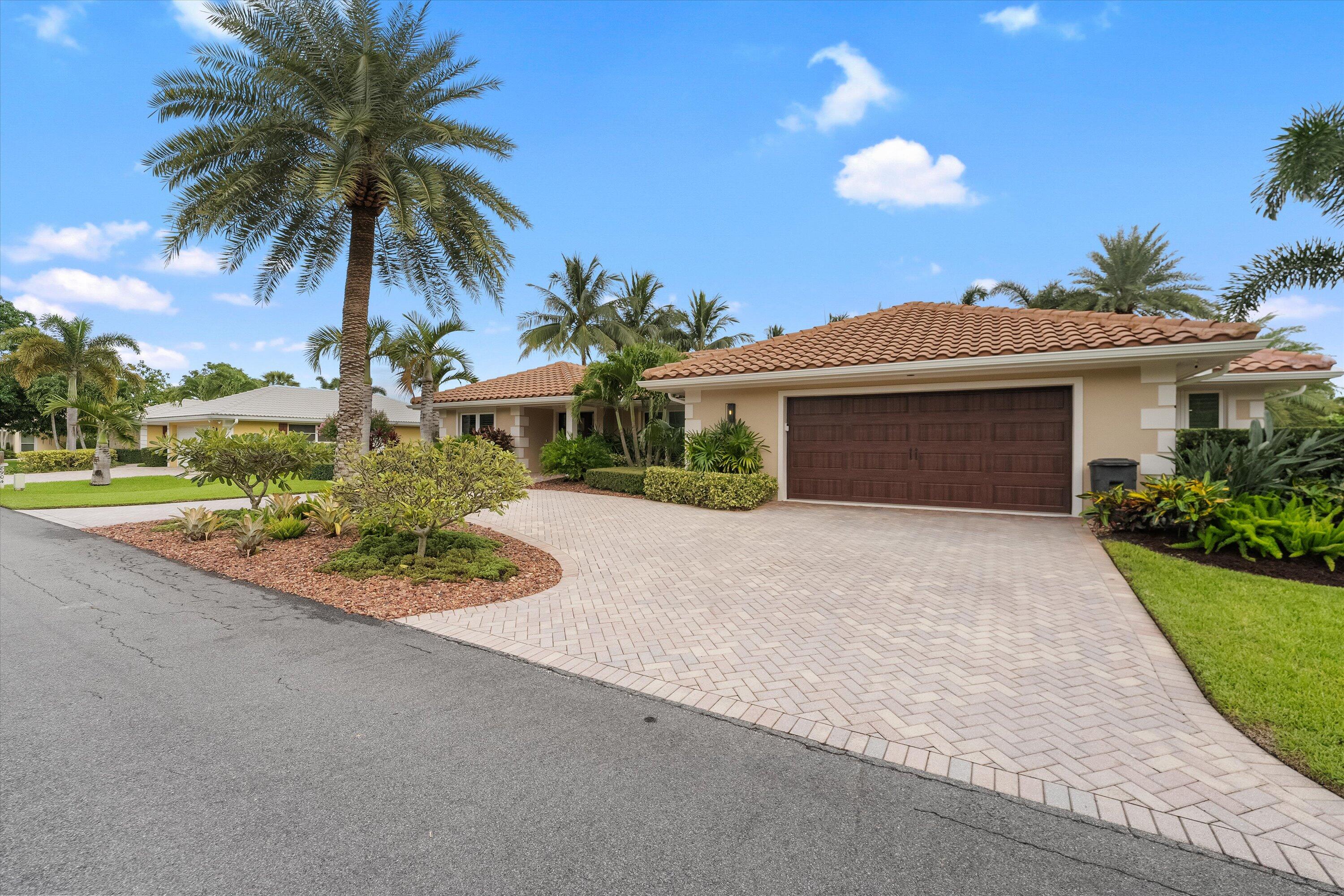 8884 SE Pelican Island Way
