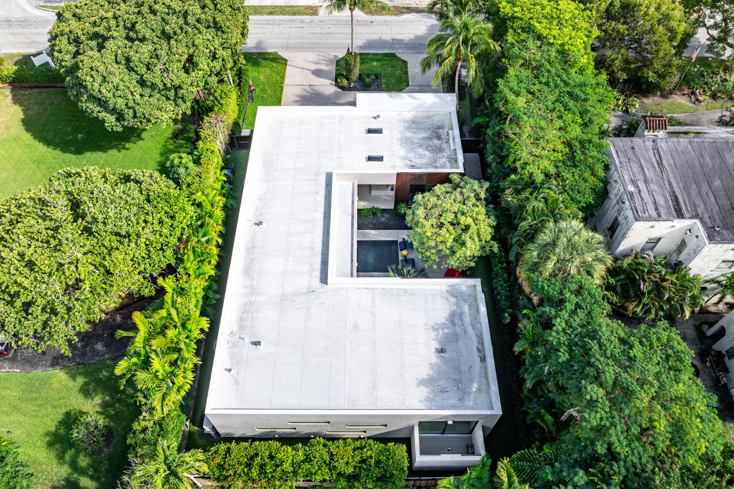 1106 N Swinton Avenue