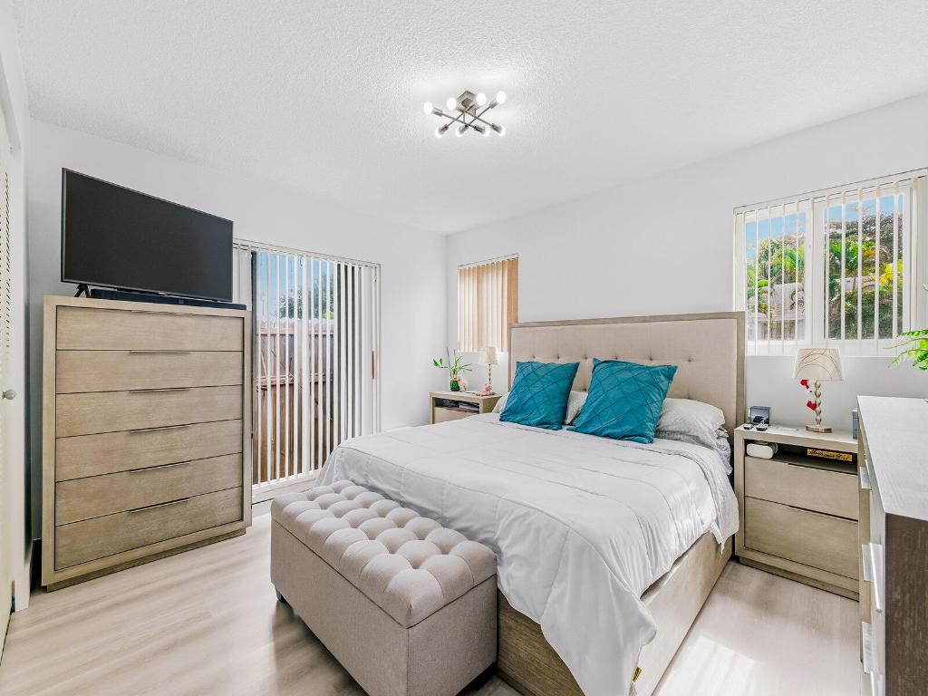 10381 SW 205th Terrace