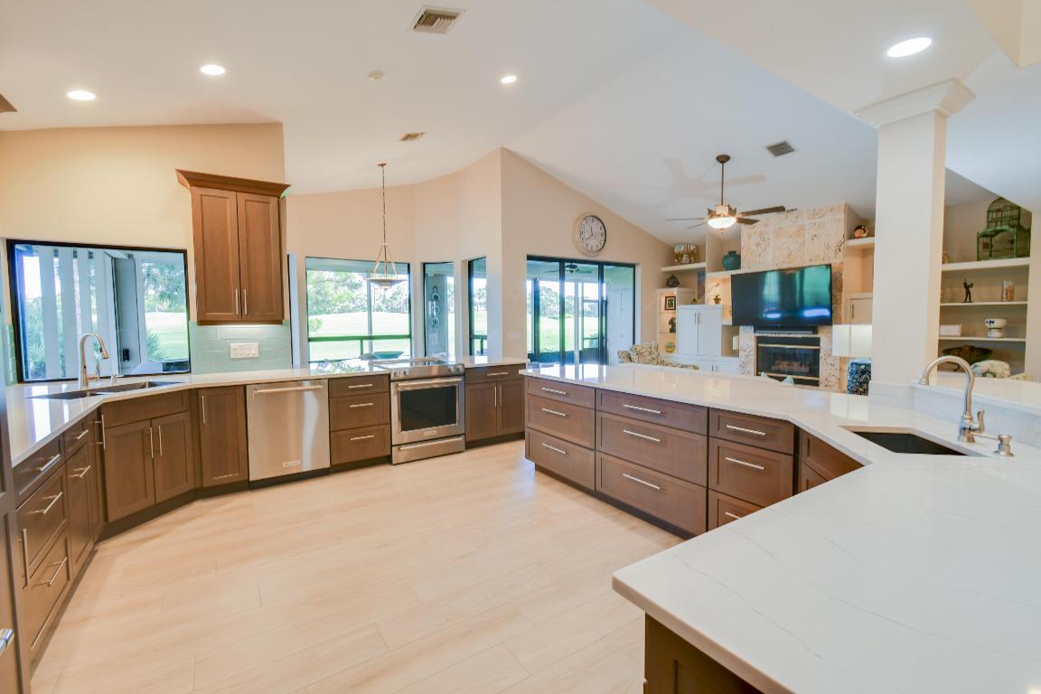 1737 NW Buttonbush Circle