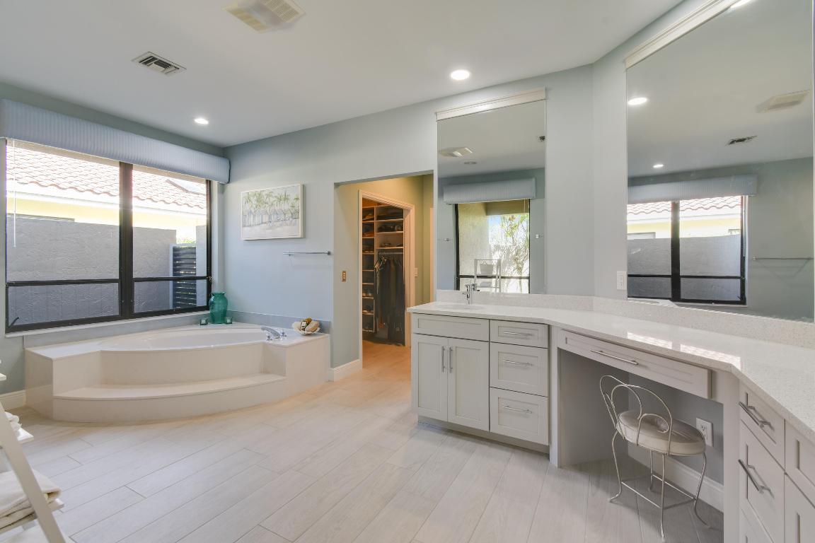 1737 NW Buttonbush Circle