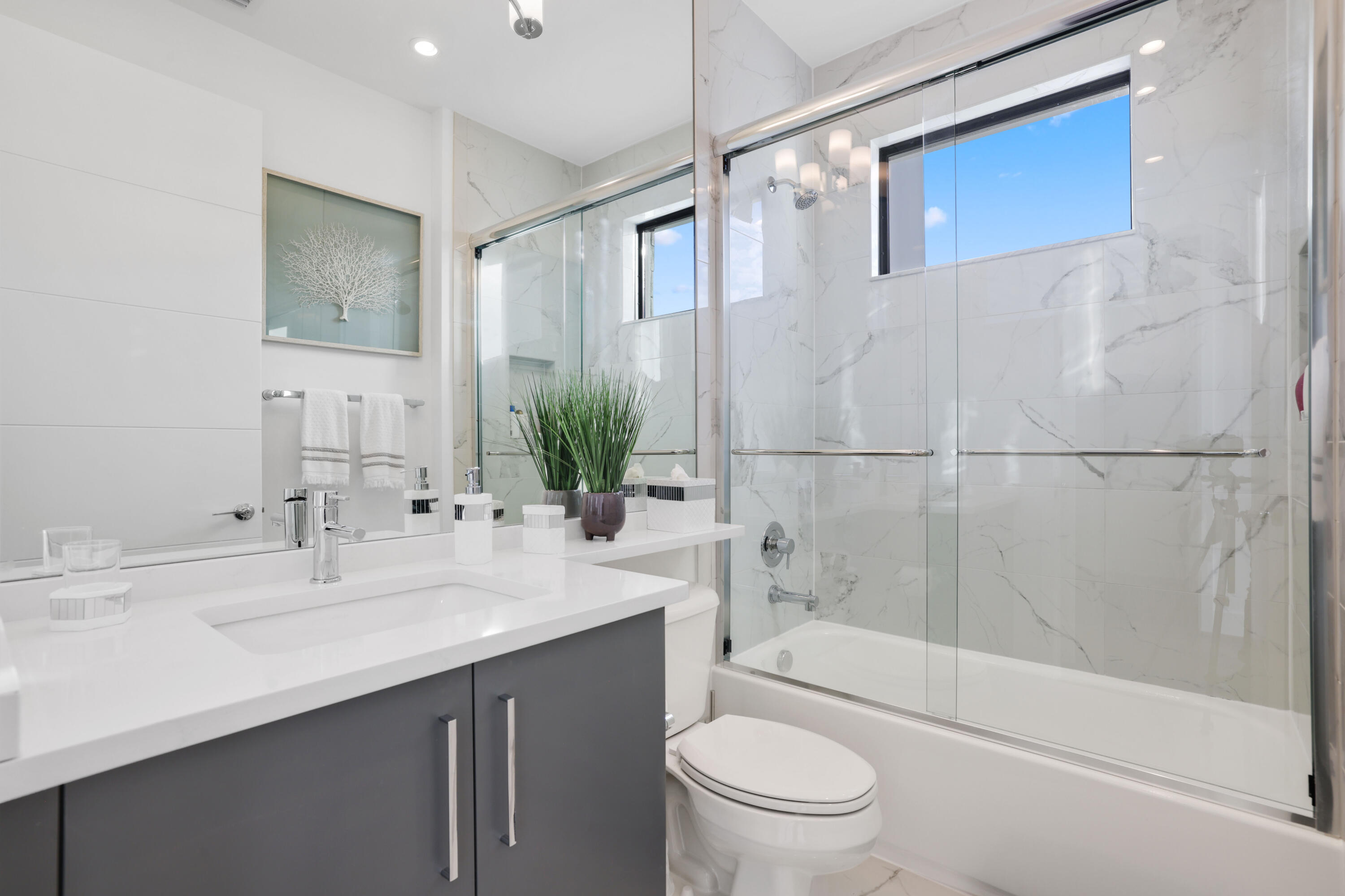 17052 Rainbow Falls Trail