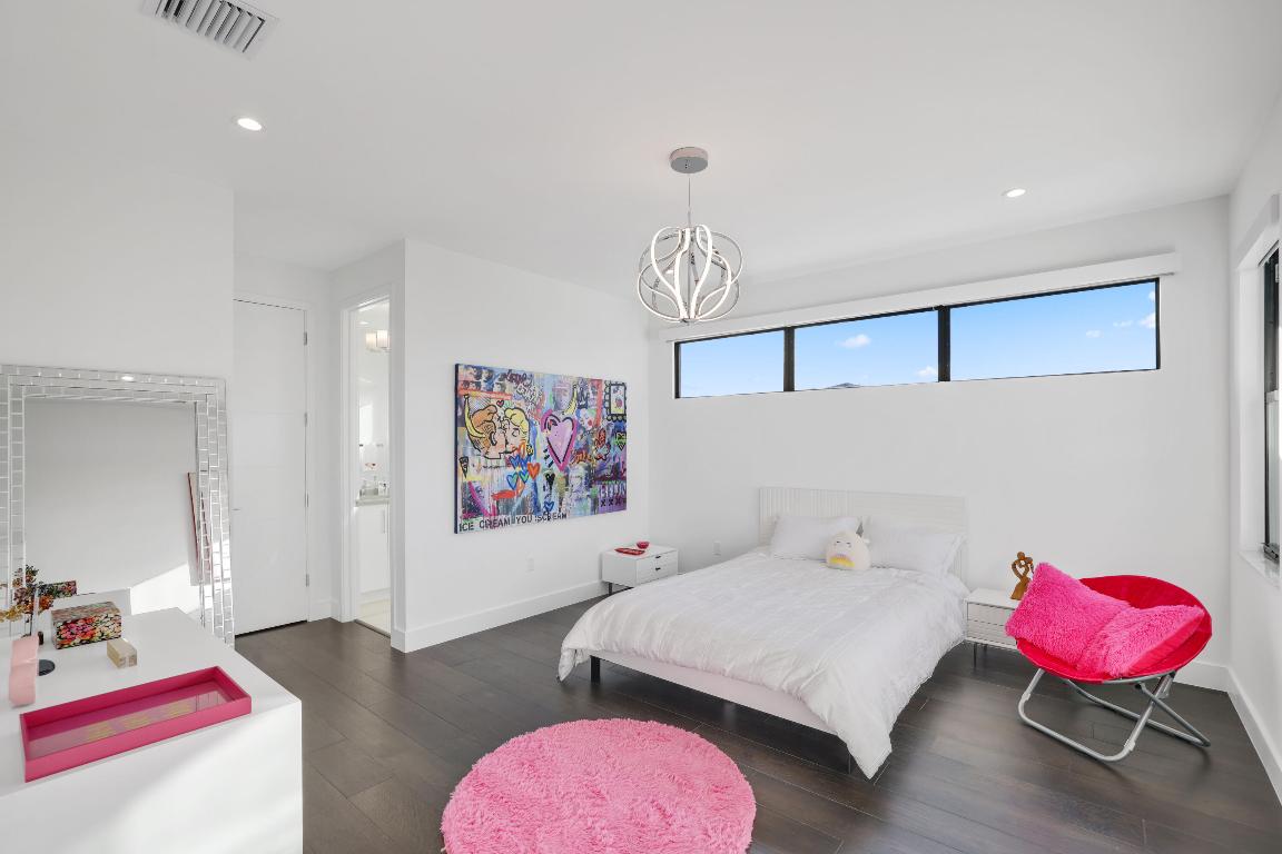 17052 Rainbow Falls Trail